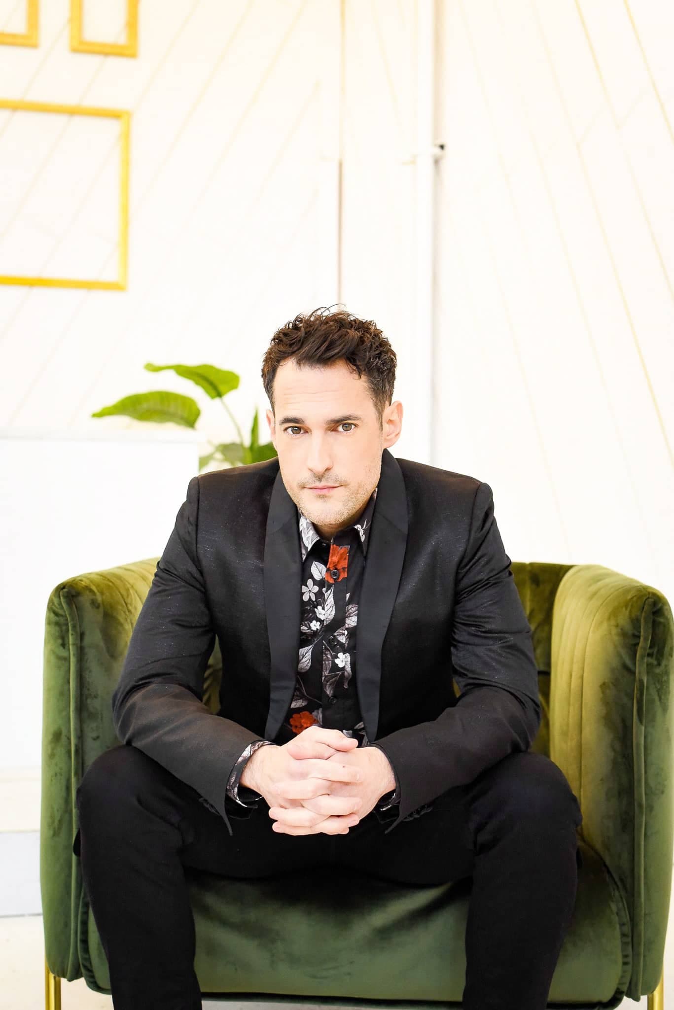 Yvan Pedneault incarne Phœbus dans Notre Dame de Paris, de passage à Québec à compter d’aujourd’hui.