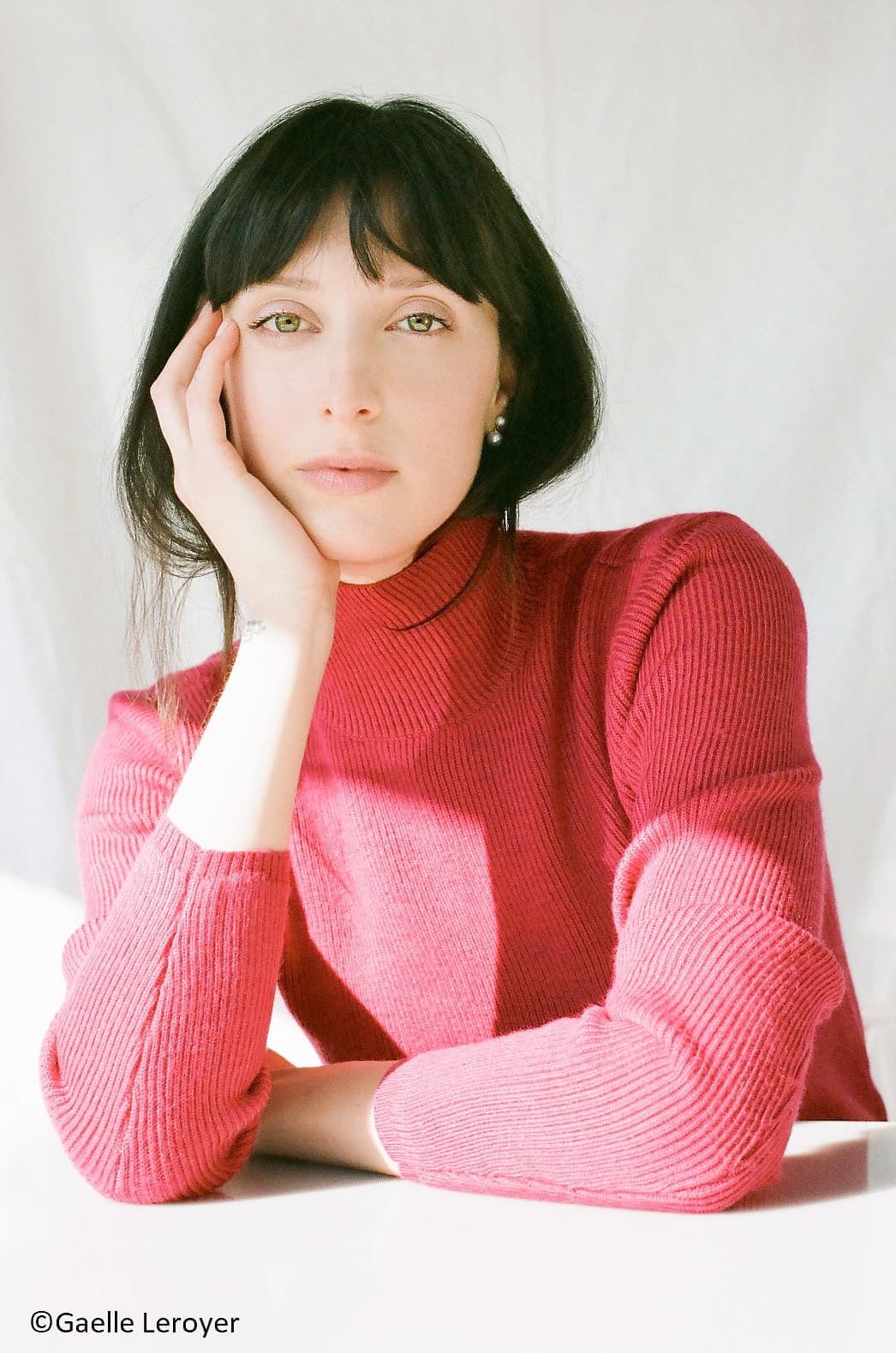 Sarah-Maude Beauchesne a signé le scénario du film, adapté de son propre roman.