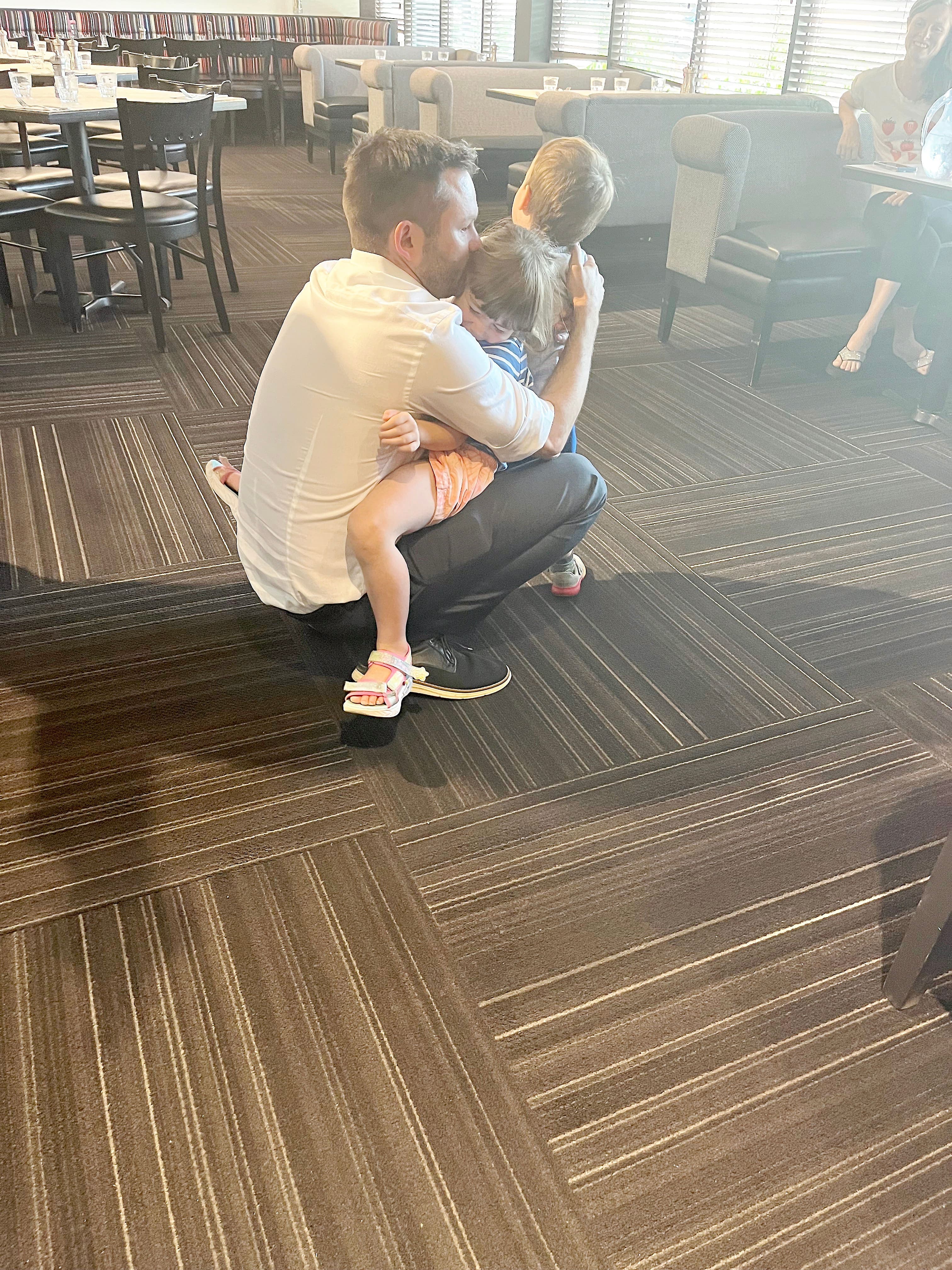 Le chef du Parti québécois Paul St-Pierre Plamondon et ses enfants.