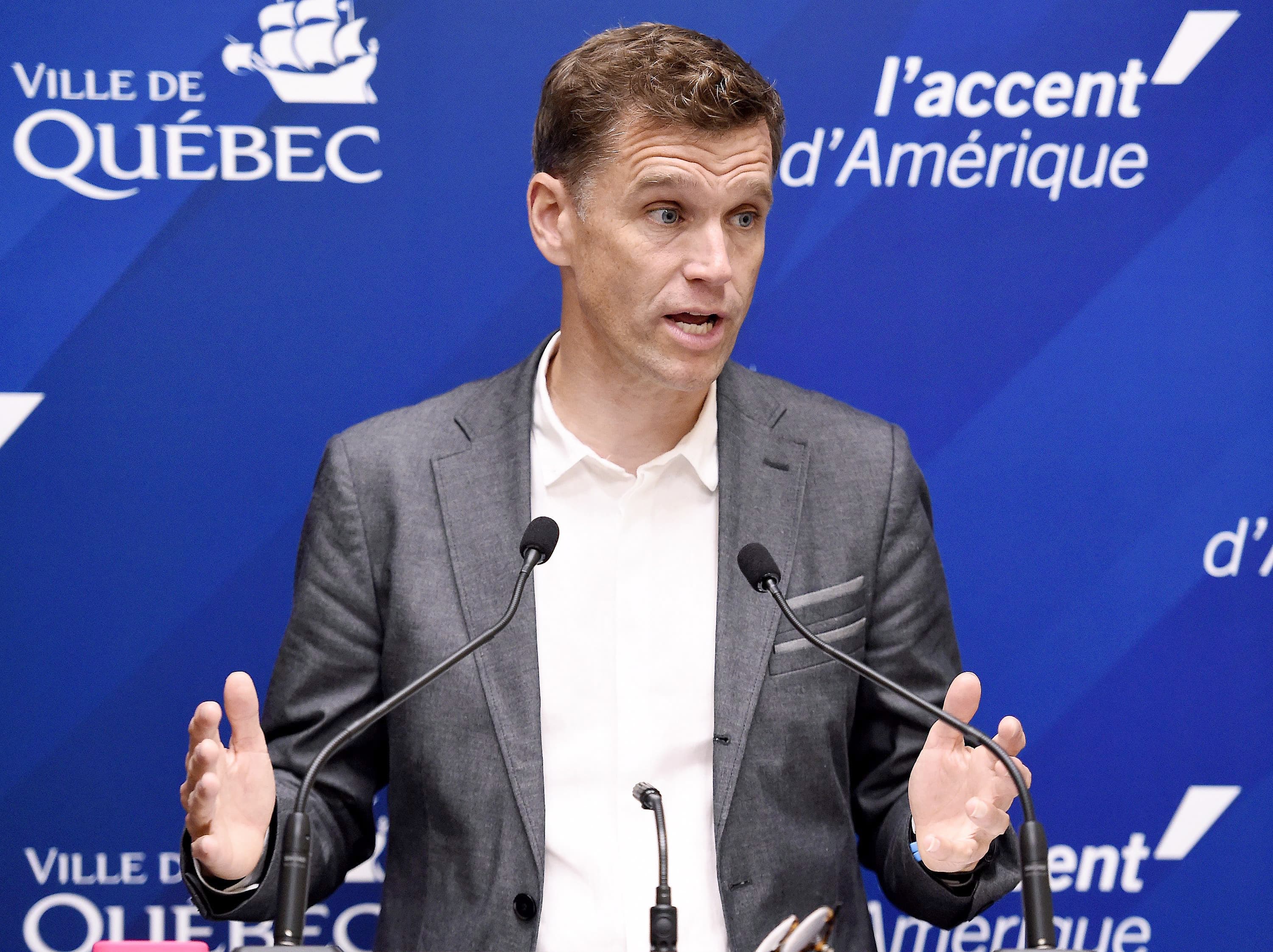 Le maire de Québec, Bruno Marchand, réclame toujours des études supplémentaires sur le troisième lien pour en connaître l’impact sur la ville et sur ses citoyens. En point de presse, mardi, il est revenu sur les propos de Bernard Drainville au sujet des GES.