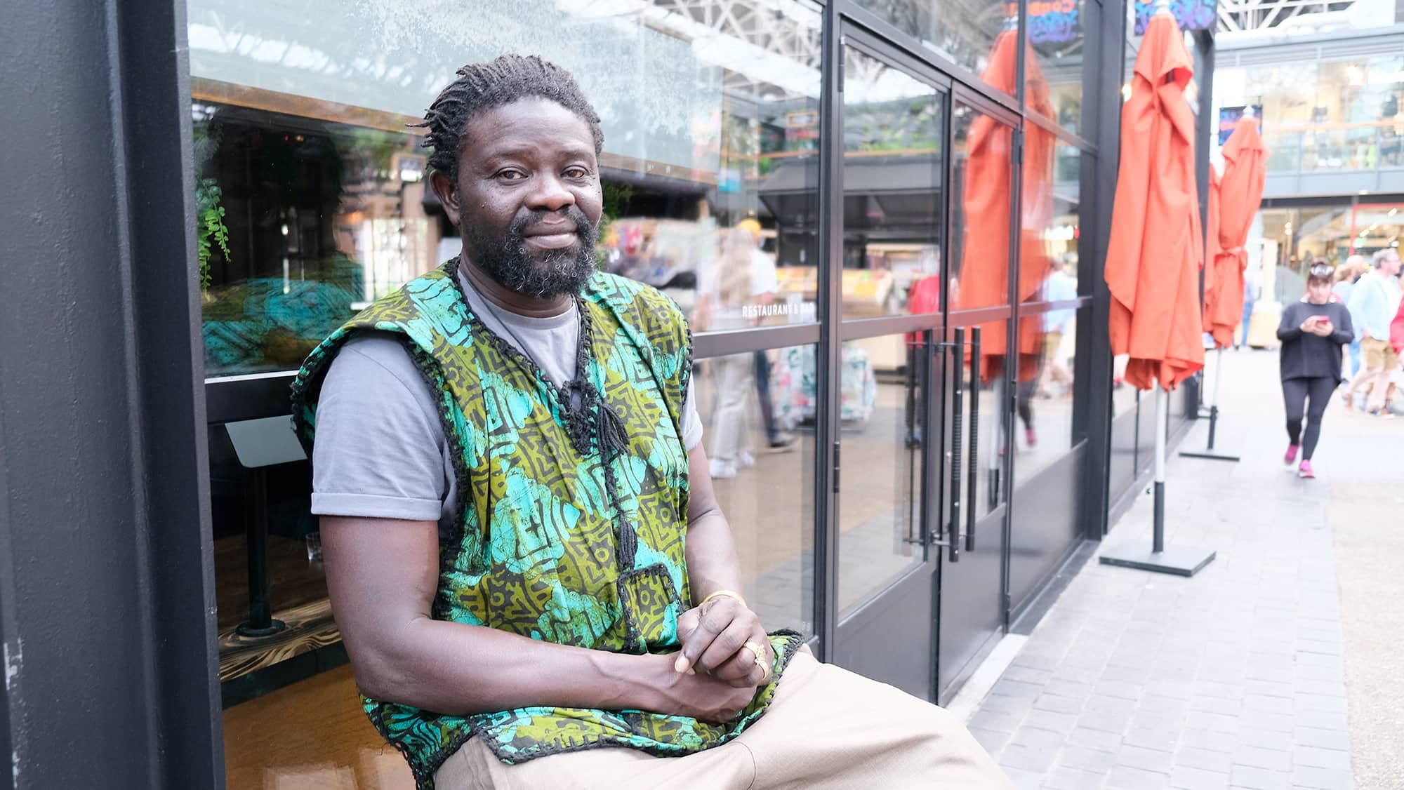 Même s’il salue les 70 ans qu’elle a consacrés à son pays, Mohammed Salisu n’a pas le temps d’aller se recueillir pour la reine, il doit travailler pour gagner sa vie.