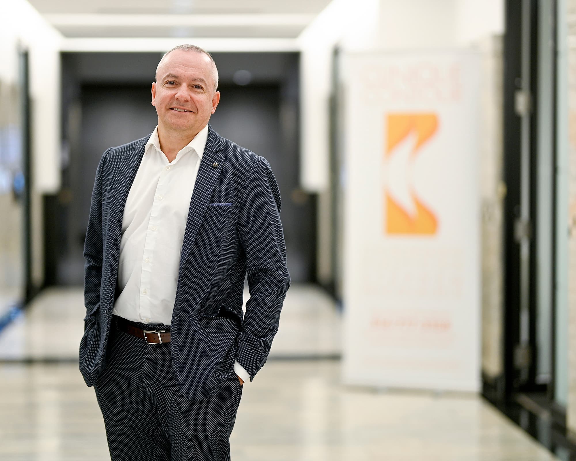 Chirurgien plasticien à Montréal, le Dr Stephen Nicolaidis se spécialise dans le retrait d’implants mammaires depuis quatre ans. Il constate que la santé des femmes s’améliore rapidement après.