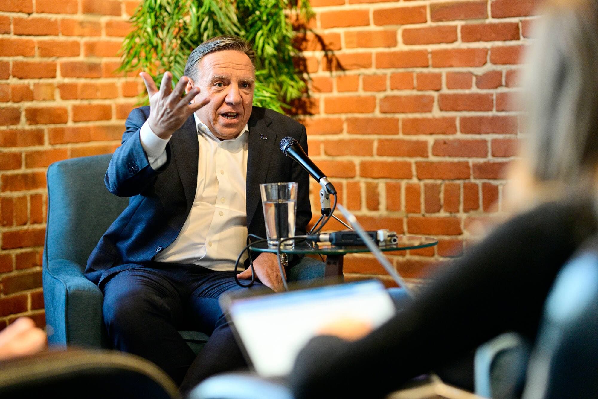 François Legault a eu de la difficulté à faire sa première campagne comme premier ministre, à comprendre qu’il avait un bilan à défendre et à entendre les critiques, estime Thierry Giasson.