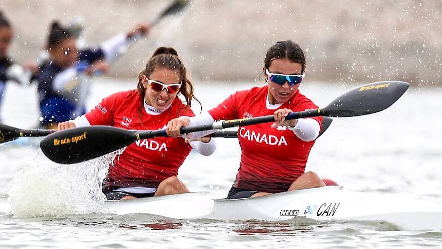 Florence Hamel et sa partenaire Alina Tverie au championnat mondial junior en K-2 500m.