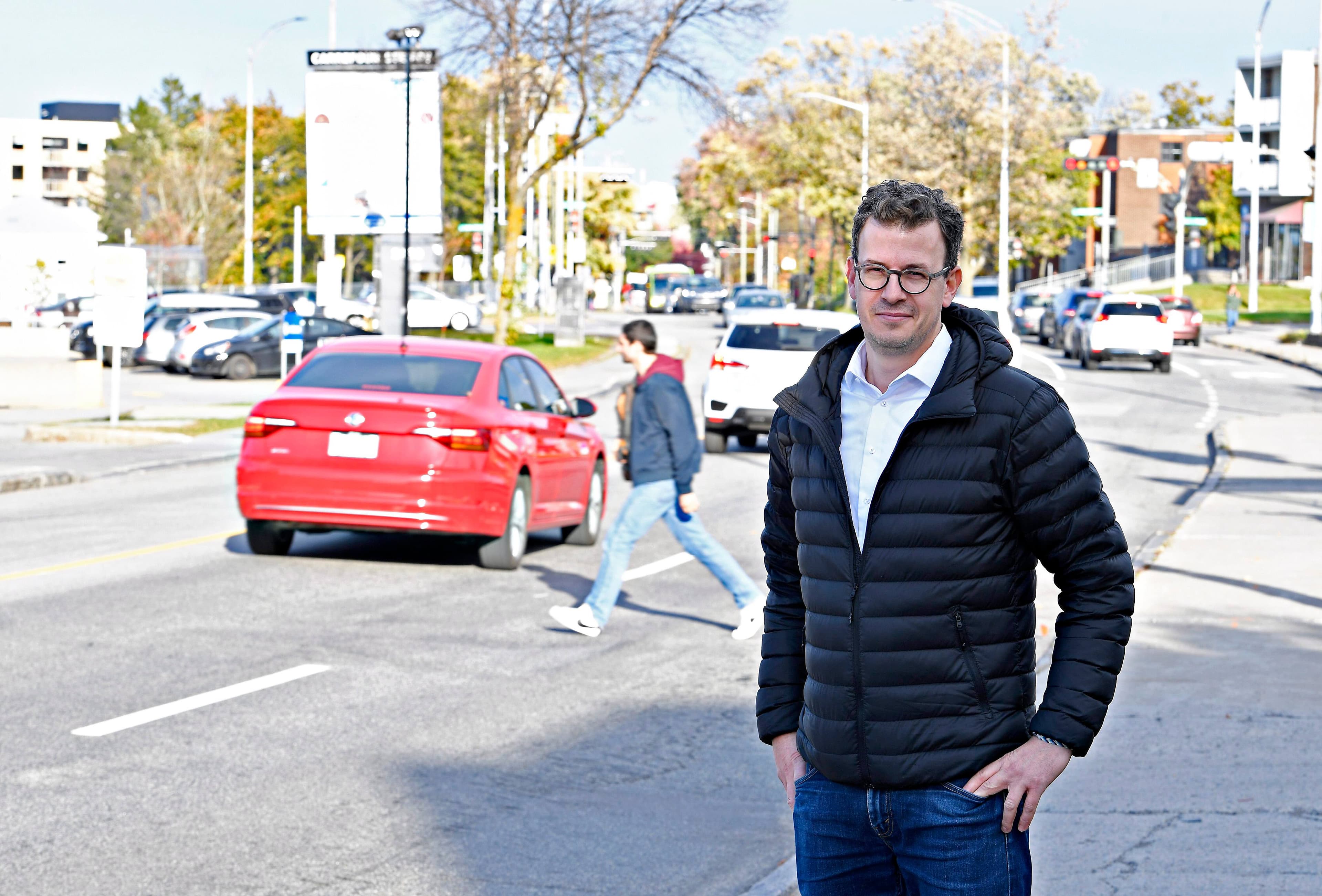 Le conseil de quartier de la Cité-Universitaire, présidé par Mathieu Trépanier, avait identifié il y a plus d’un an le chemin Sainte-Foy près de l’autoroute Robert-Bourassa comme étant problématique pour les piétons.