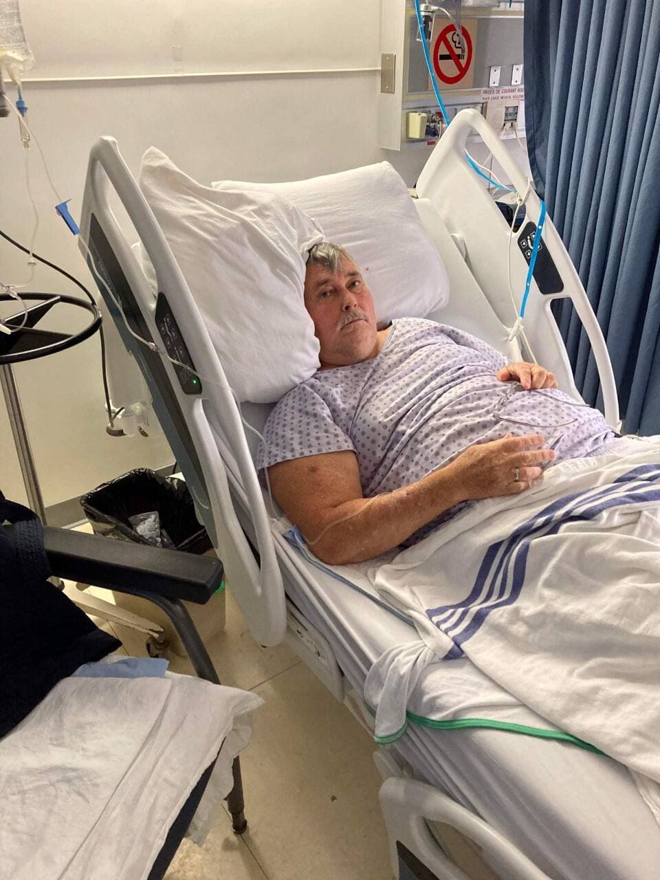 Alain Richard est toujours hospitalisé, mais il a maintenant une toilette privée à sa disposition dans sa chambre de l’Hôpital régional de Saint-Jérôme, dans les Laurentides.