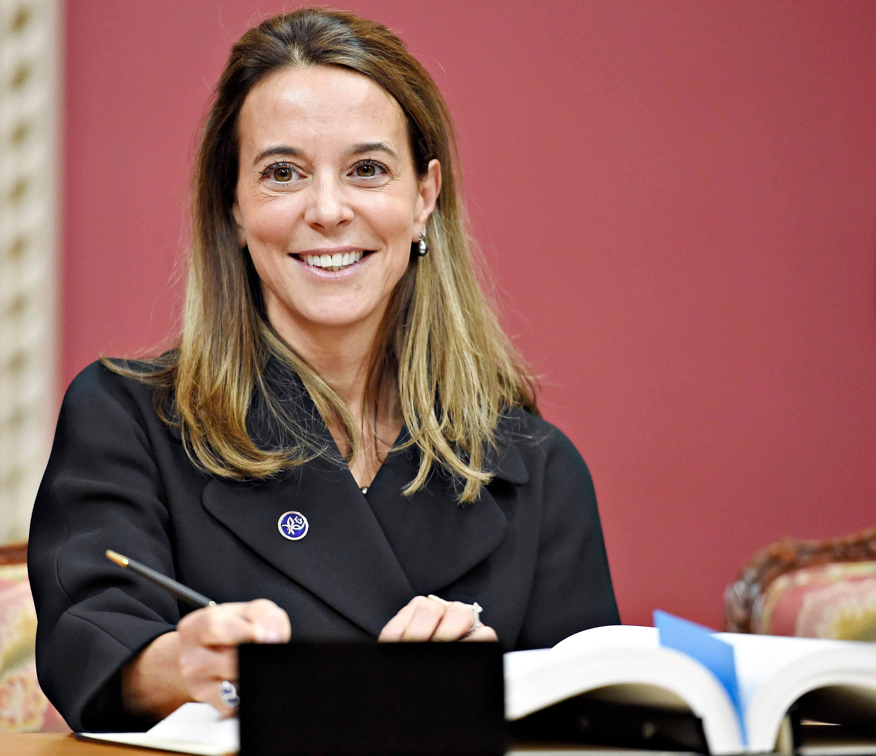 France-Élaine Duranceau, ministre.