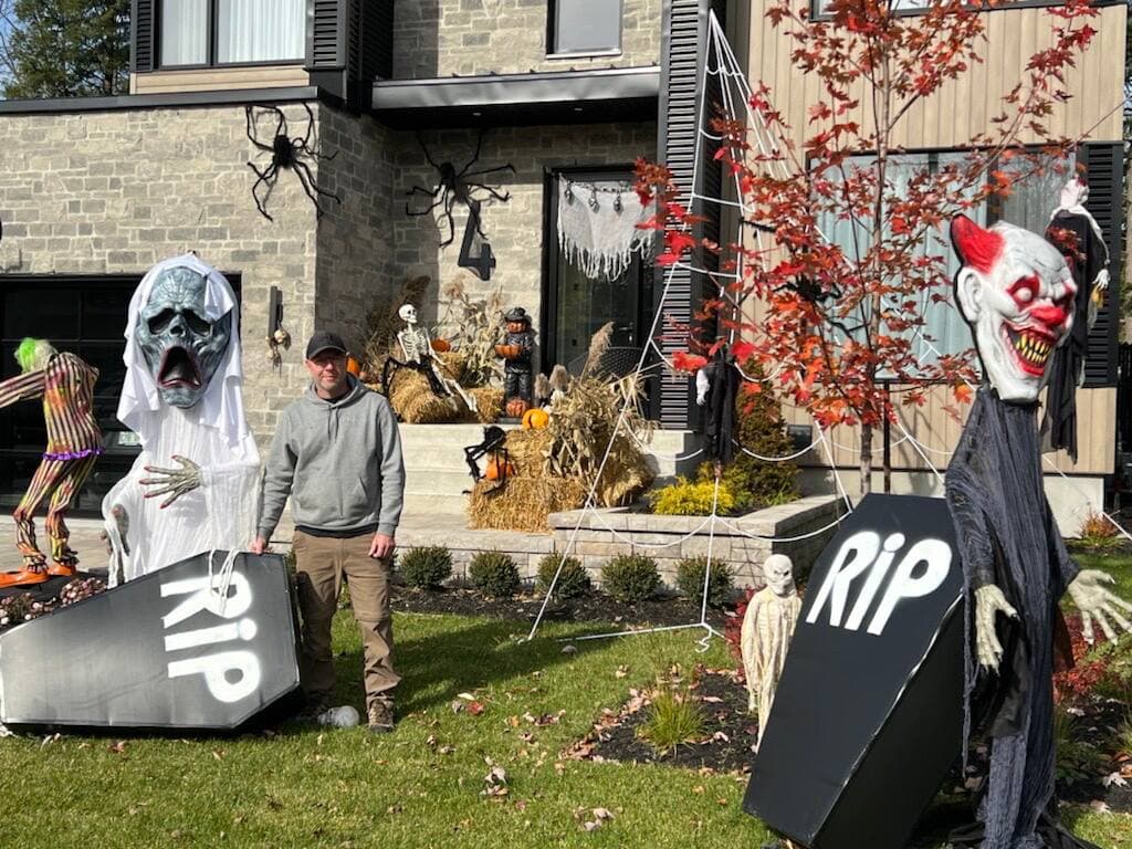 Stéphane Faucher, président et fondateur de Concept Décors, affirme qu'il a plus d'un truc pour éviter le vol de ses décorations.