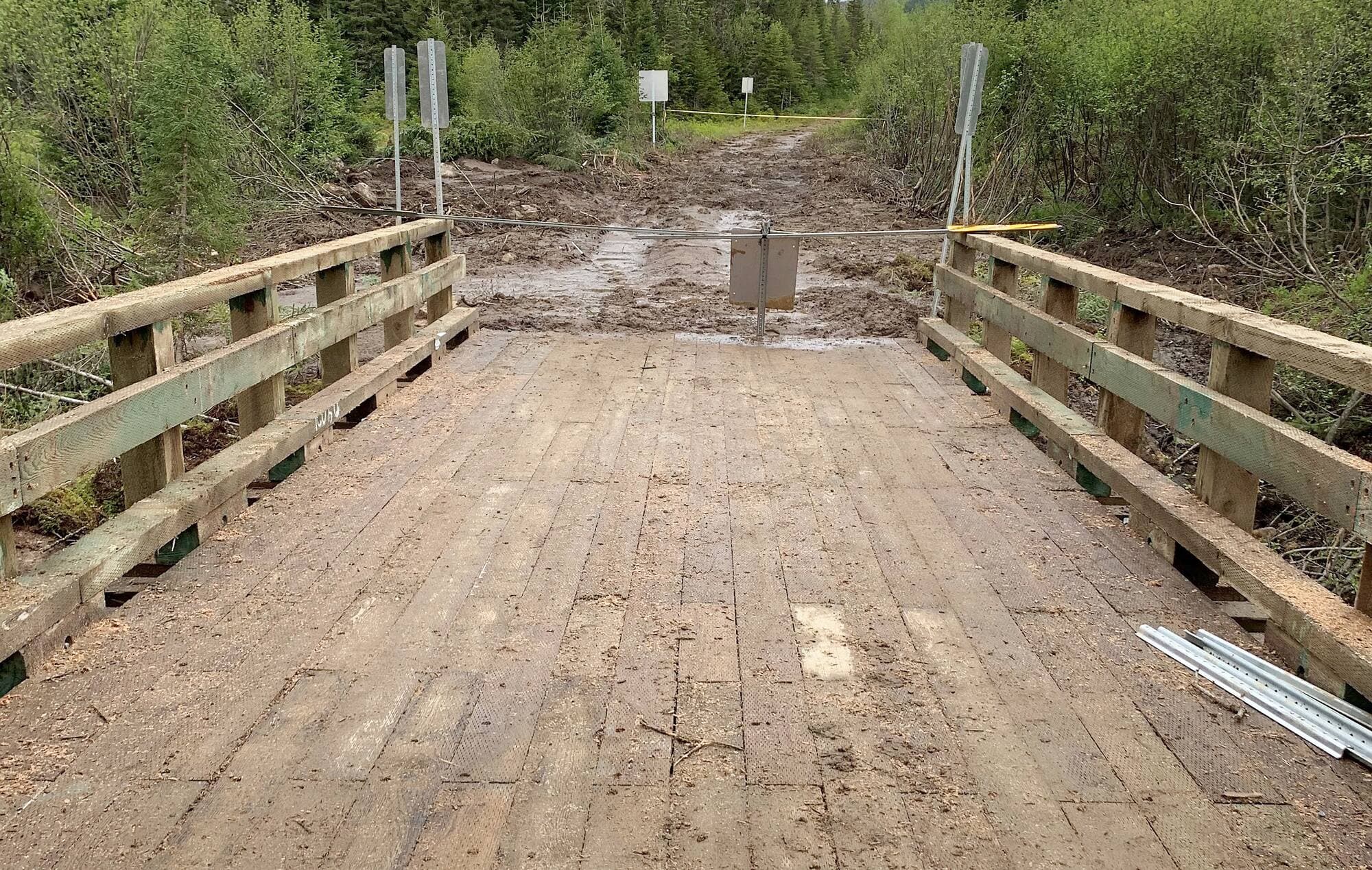 Voici les travaux réalisés sur le pont du lac Carmichael avec, sur la photo du haut, l’ancien et sur cette photo-ci, le nouveau.