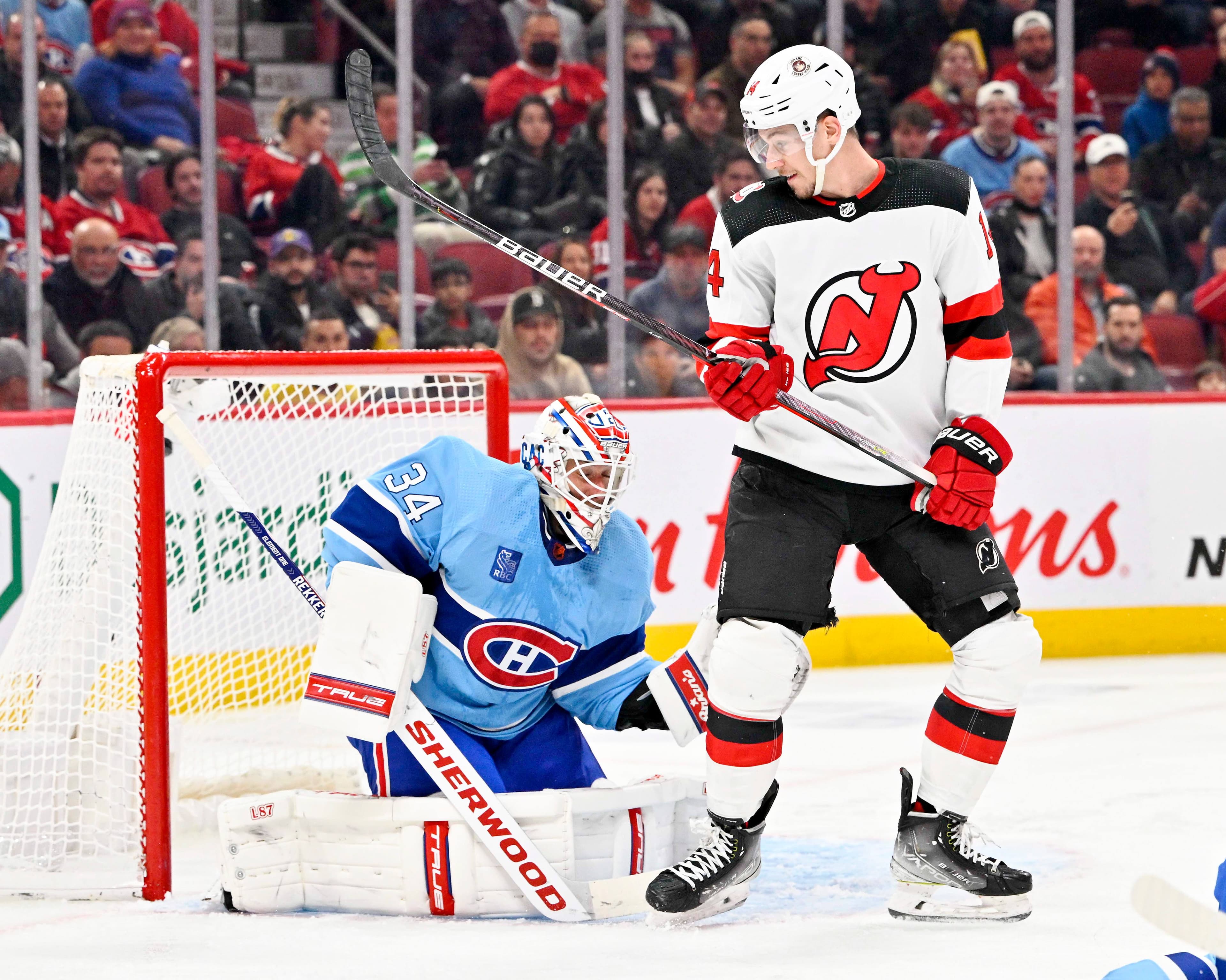 Jack Hughes a donné les devants aux Devils en déjouant Jake Allen, du Canadien, sur cette séquence survenue en première période.