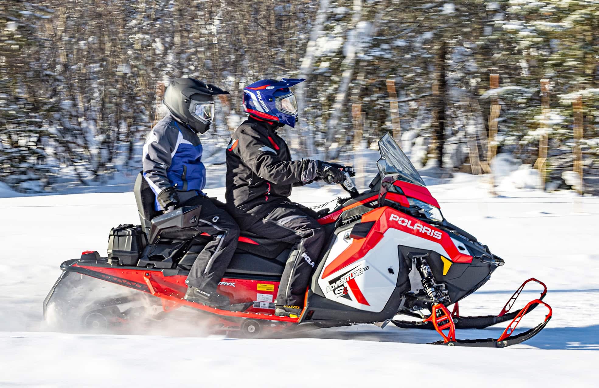 Avec le modèle Indy Adventure X2, Polaris revient dans le marché des motoneiges à deux places.