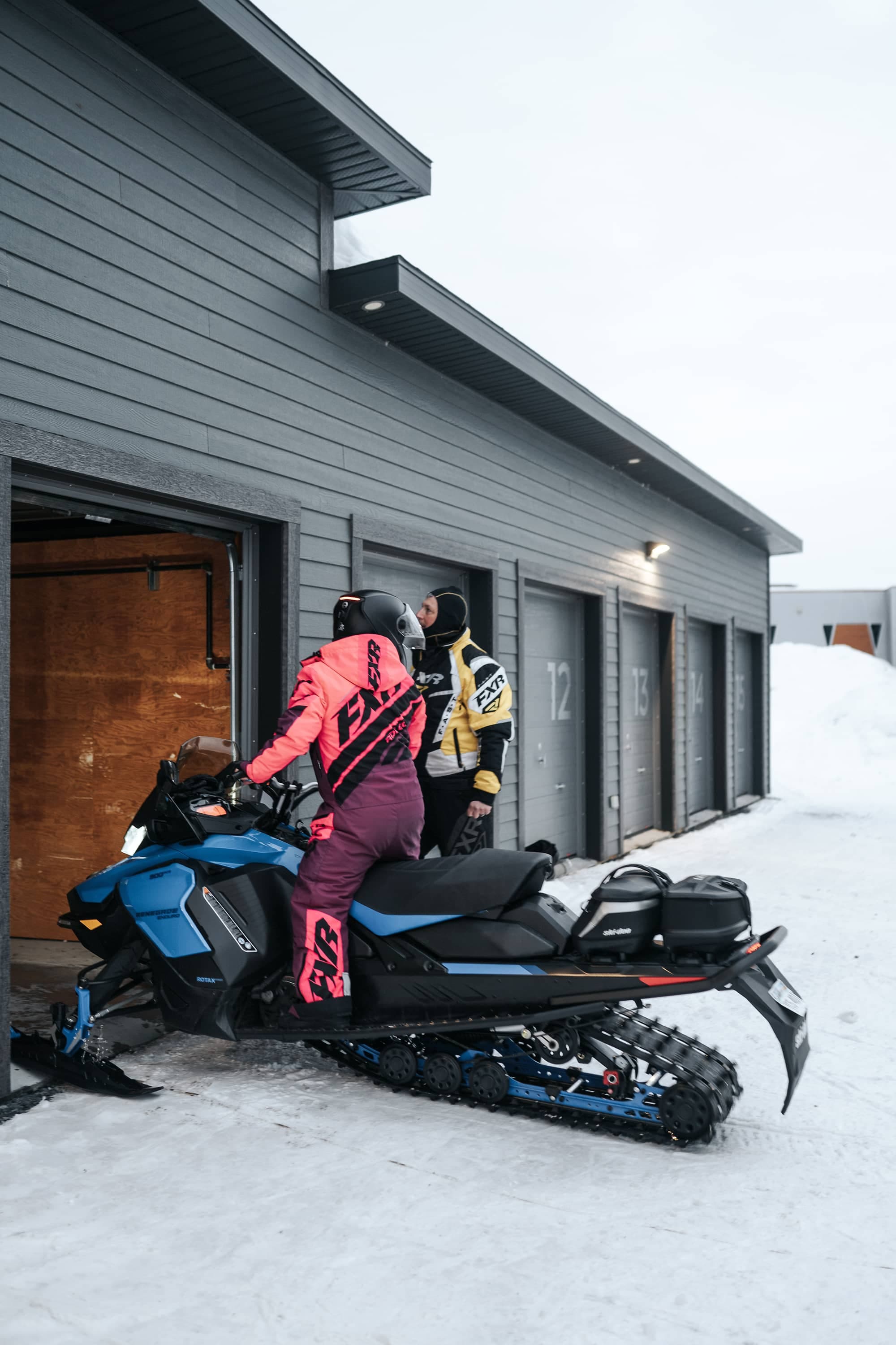 Voici un exemple des garages pour motoneiges et quads que le Casino Grey Rock peut vous offrir.