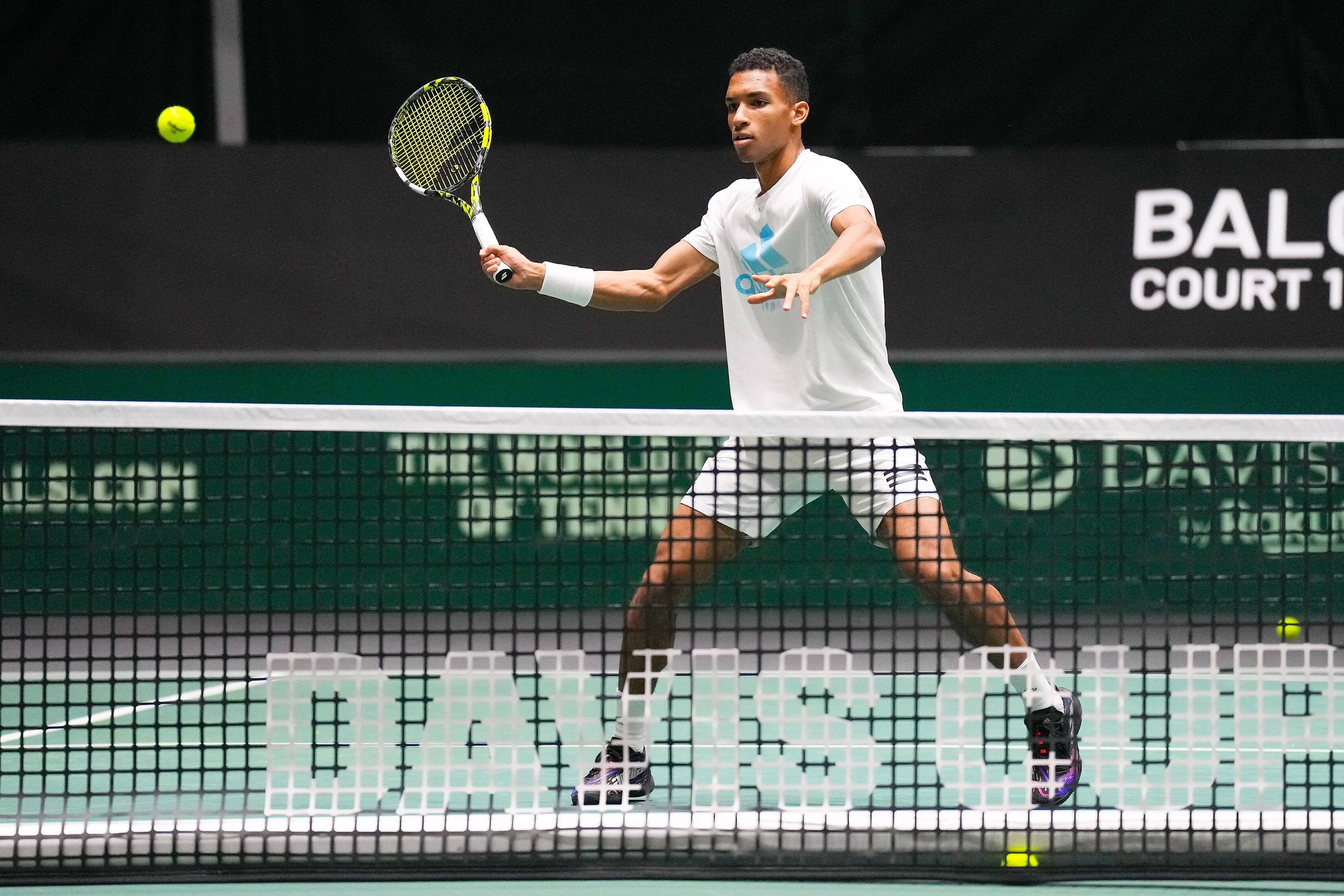Félix Auger-Aliassime lors d'un entraînement tenu le mardi 22 novembre à Malaga, en marge de la Coupe Davis.