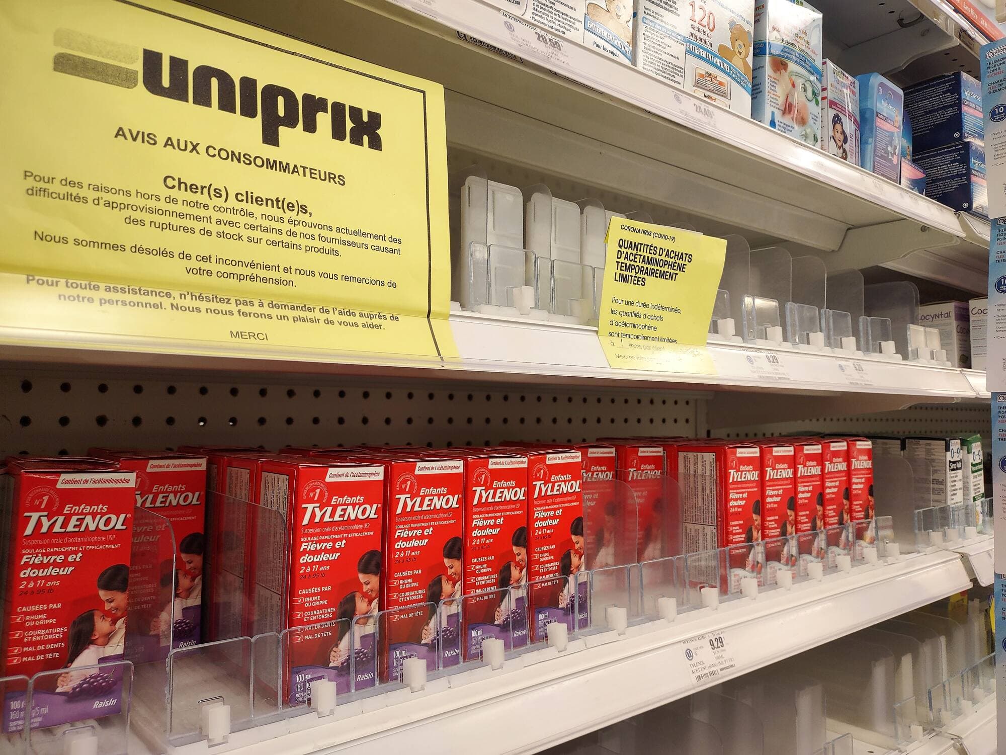 Même si des livraisons importantes sont prévues d’ici quelques jours, le Tylenol pour enfants était encore disponible en petite quantité à quelques endroits mercredi, notamment à Saint-Lambert, près de Québec.
