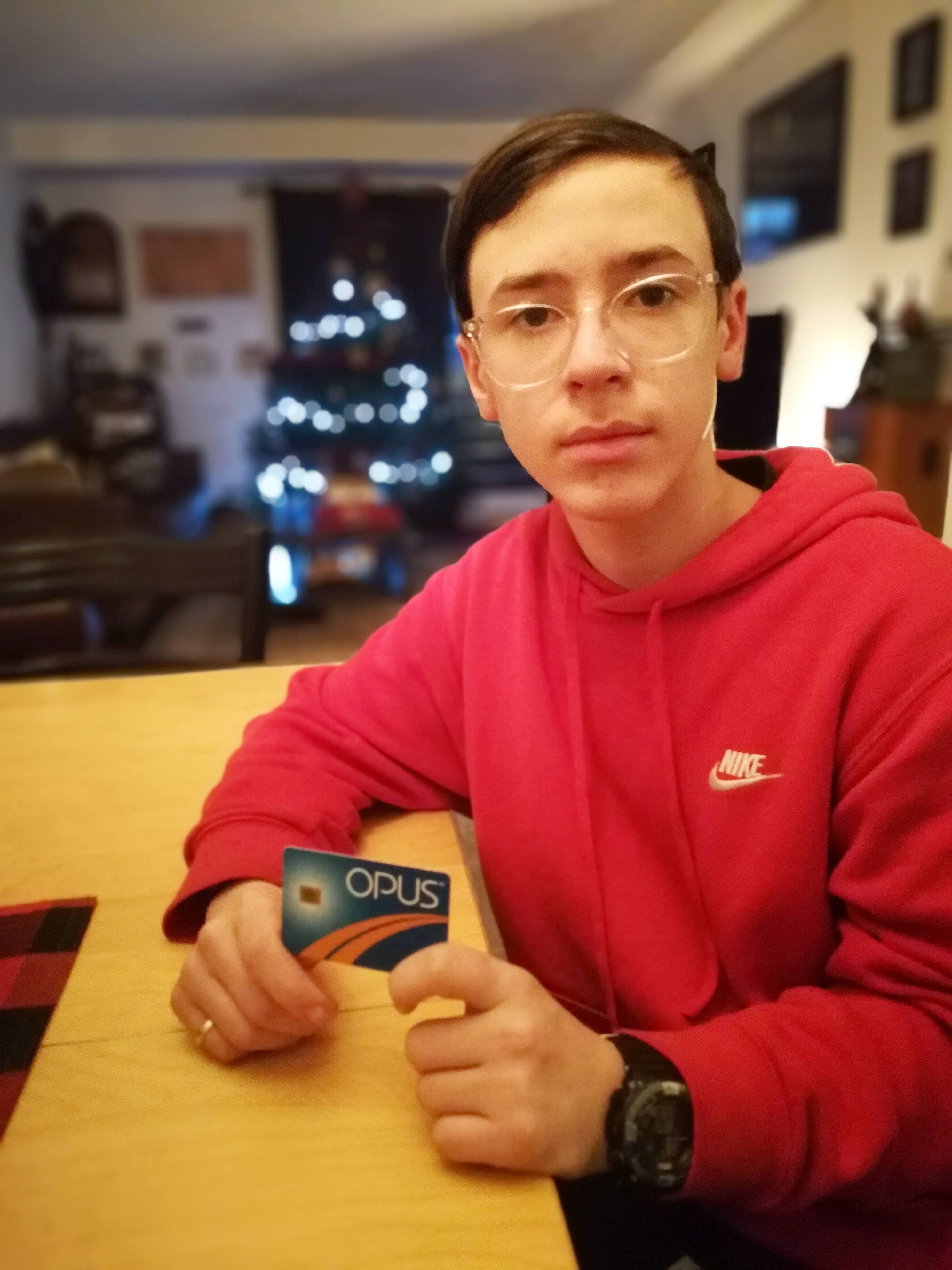 William Martin, 12 ans, avec sa carte Opus