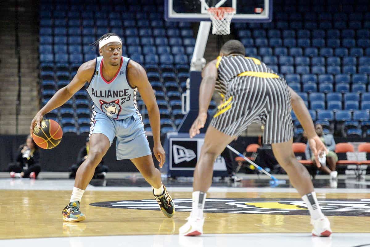 Kemy Osse en plein action lors d’un match de l’Alliance de Montréal, le 25 mai, contre les Honey Badgers d’Hamilton.