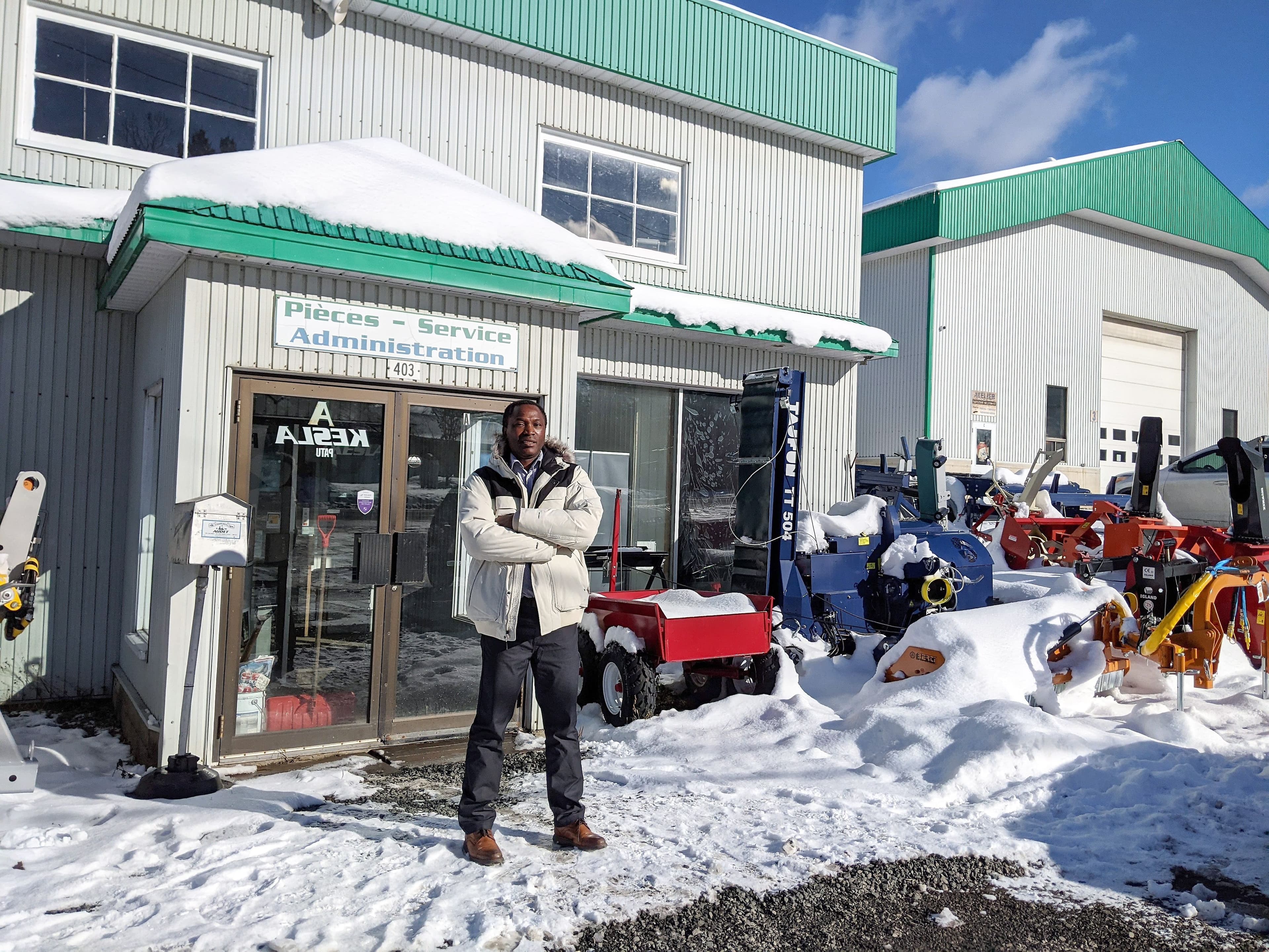 Durlon Abiaga a réalisé son rêve en devenant son propre patron avec l’acquisition de SM Audet Équipement, spécialisée dans la vente et la réparation d’équipement forestier et agricole, à Sainte-Claire.