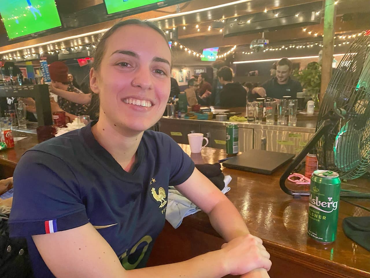 Valentine Maillard, fan des Bleus, a assisté à la victoire de la France contre l’Angleterre, samedi, au bar Champs.
