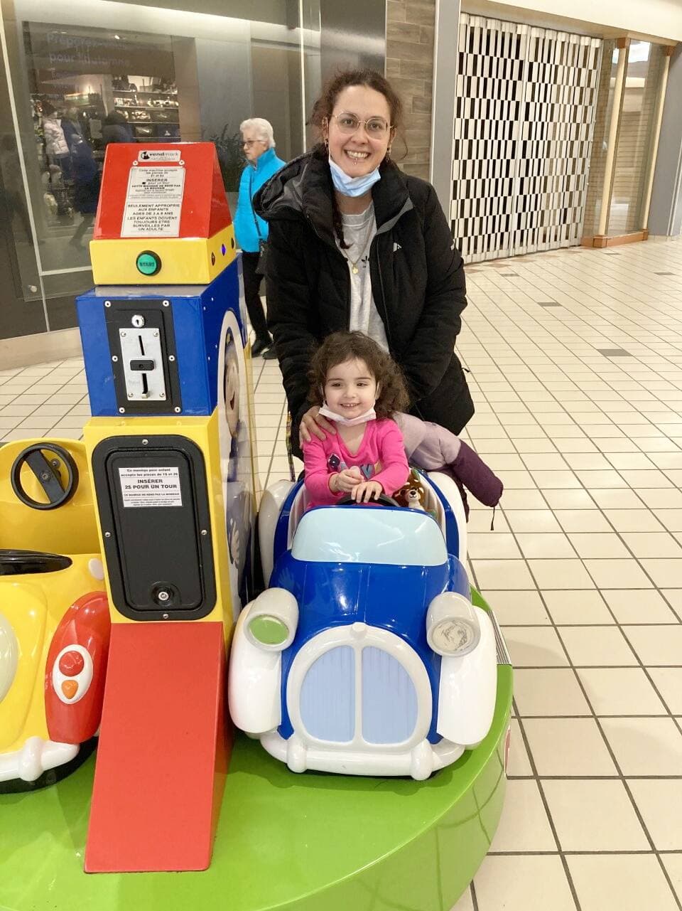 À cause de la hausse du coût de la vie, Sabrina Firmino–Matheus n’a plus les moyens d’être mère au foyer à plein temps.