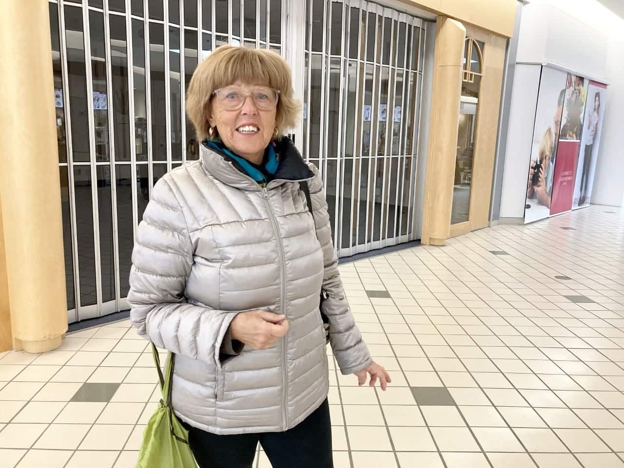 Diana, qui a récemment pris sa retraite, explique que plusieurs de ses amis songent à rester sur le marché du travail pendant encore un certain temps.