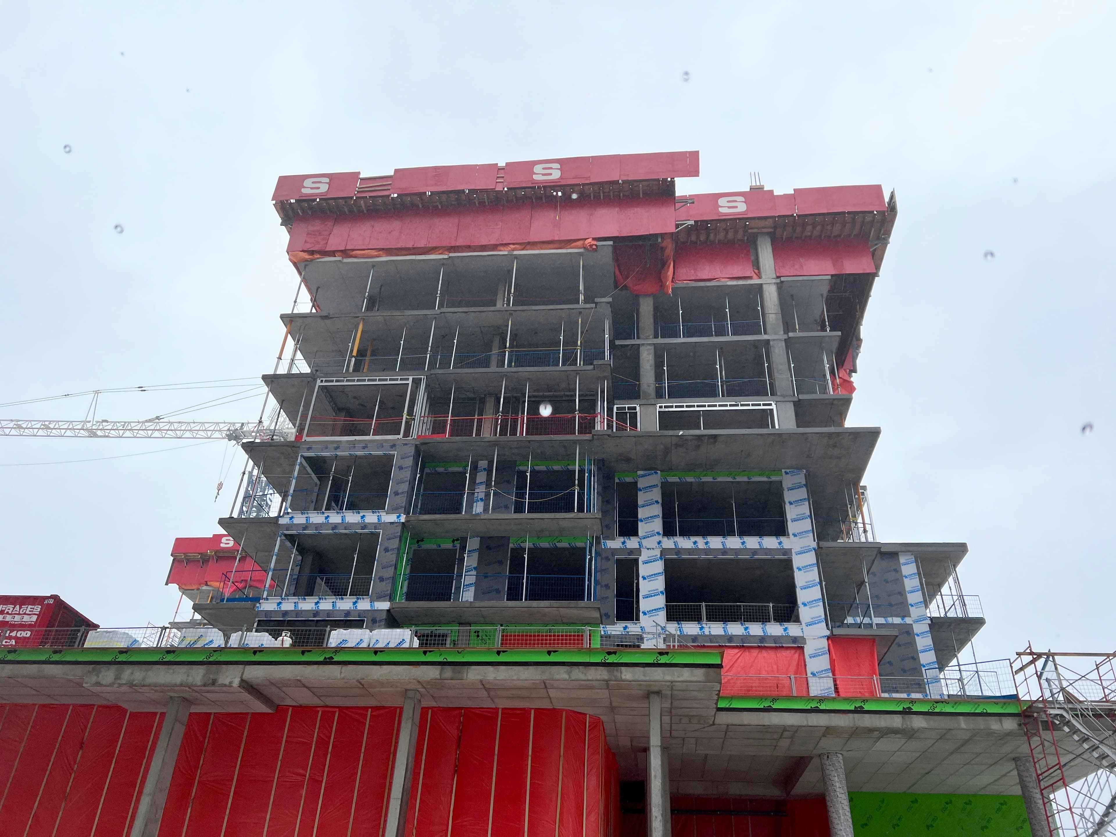 Un complexe d’habitation dont la construction a débuté plus tôt cette année, à Gatineau. Les mises en chantier résidentielles ont connu une baisse de 14 %, en 2022, par rapport à l’année précédente.