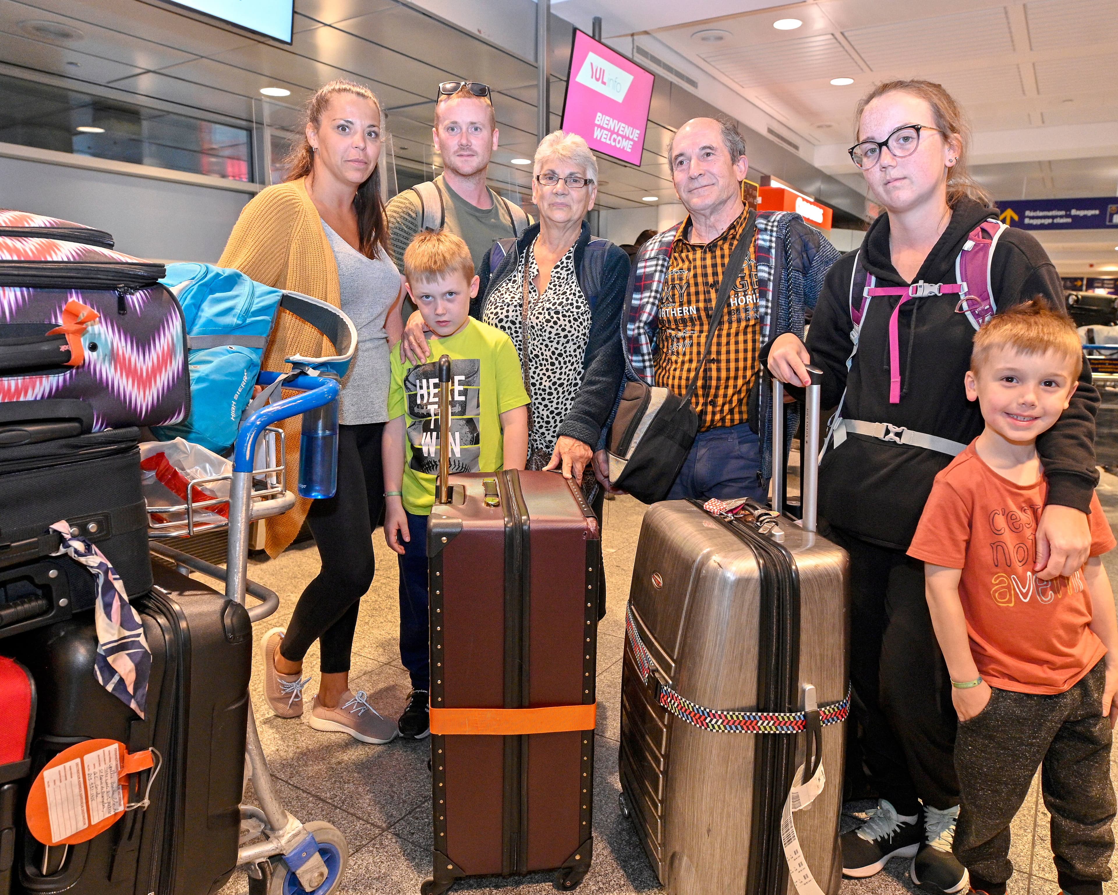 Cynthia Brochu, Jean-Philippe Simoneau et leurs proches revenaient lundi de leur voyage à Holguín.
