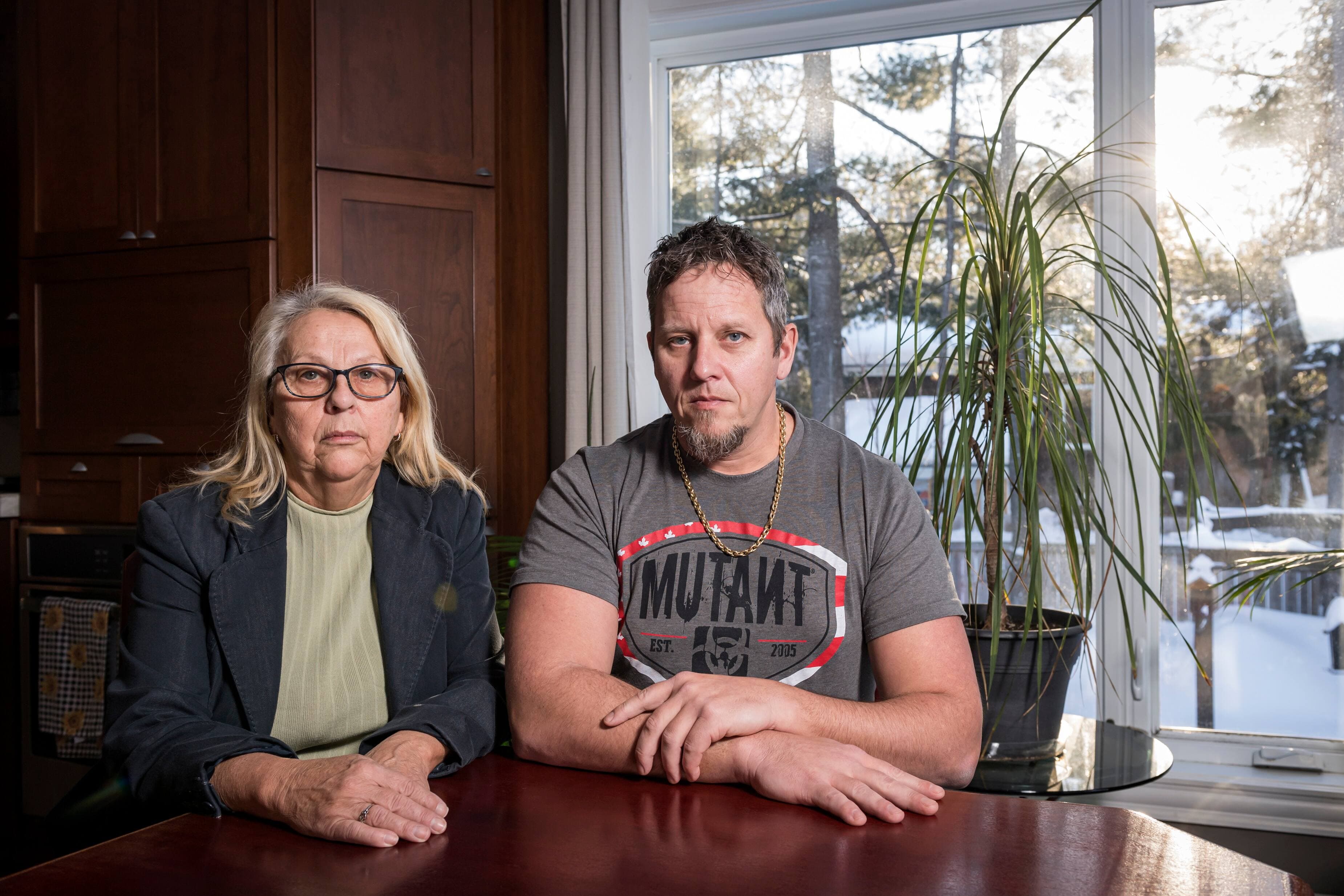 Diane Bertrand en compagnie de son fils Patrick Belley.