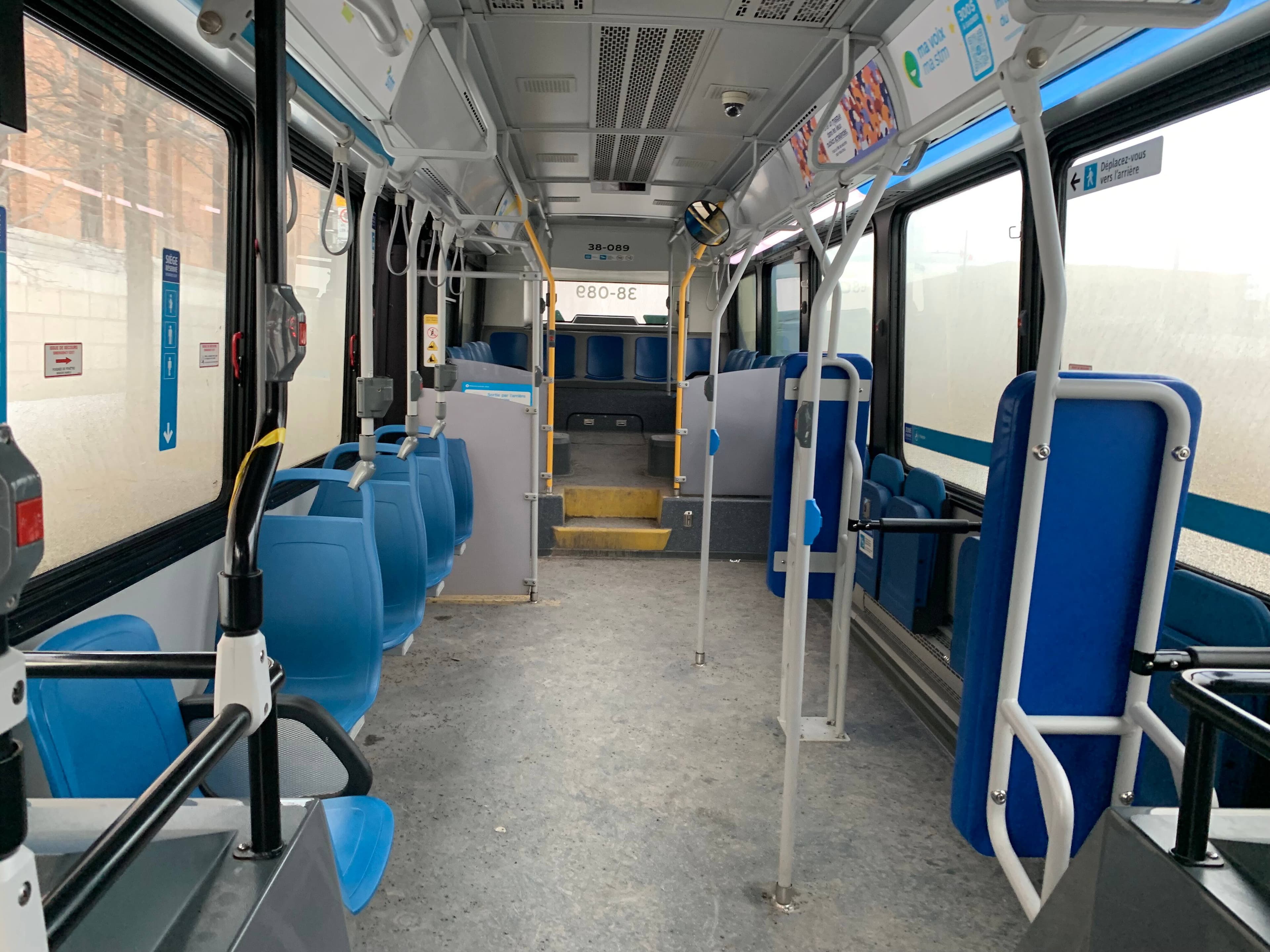 L’autobus est vide pendant une bonne partie du trajet.