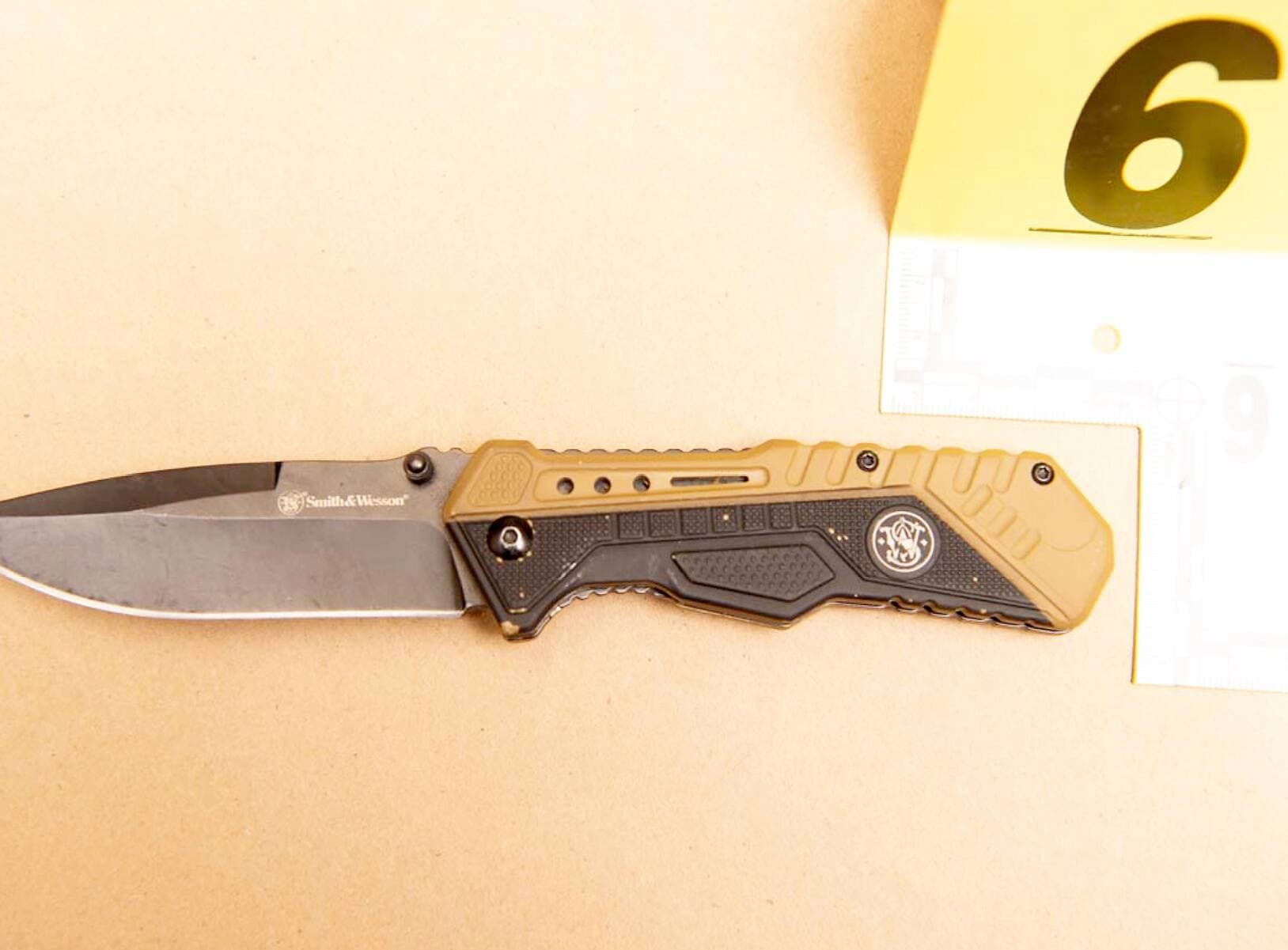 Un des deux couteaux saisis lors de l’arrestation de Ferrier.