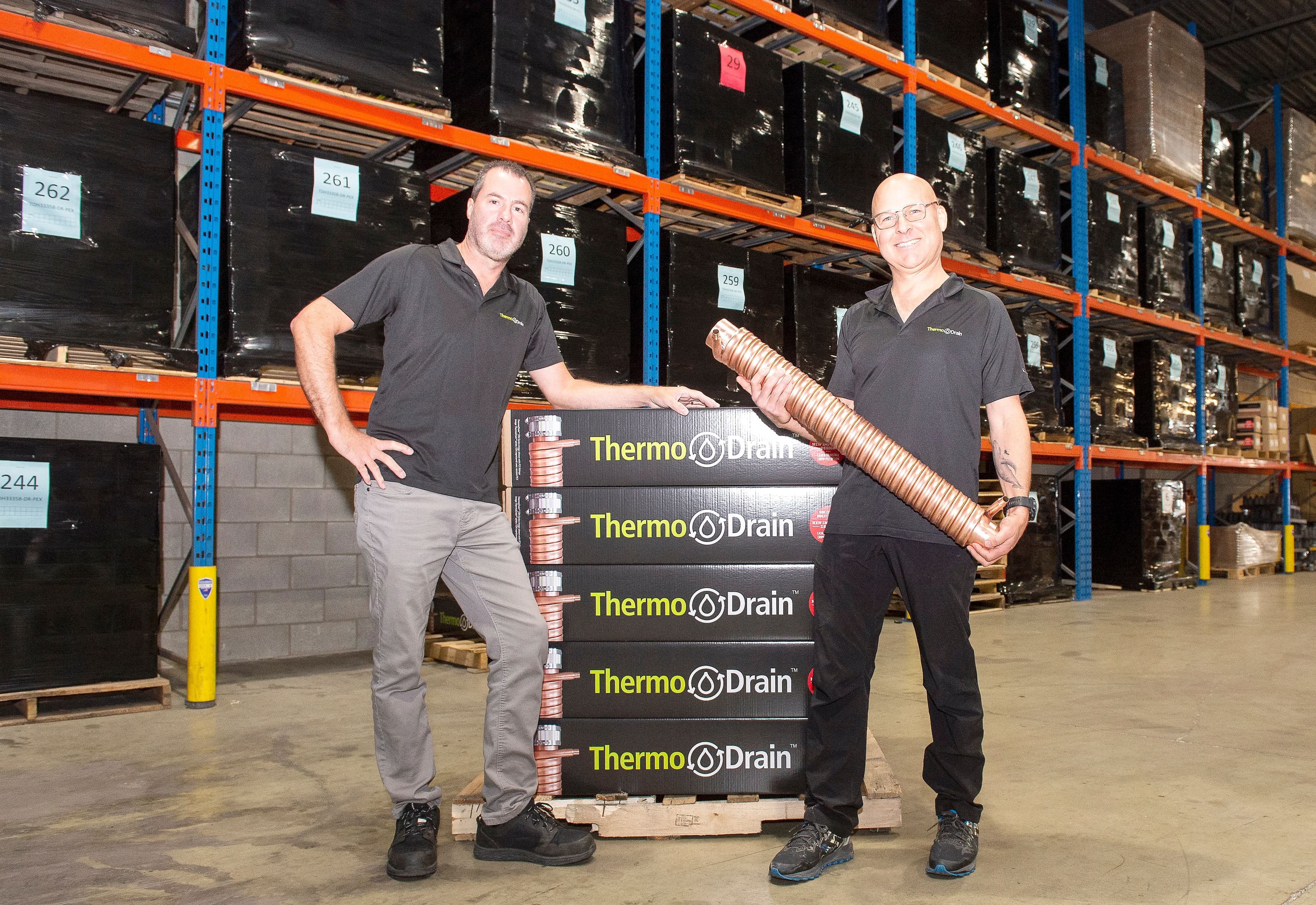 Daniel Beauchemin et Marc Fontaine, les copropriétaires d’EcoInnovation Technologies, qui produit le ThermoDrain. Ils aimeraient que le gouvernement québécois et Hydro-Québec coopèrent avec eux pour faire décoller la technologie chez nous.