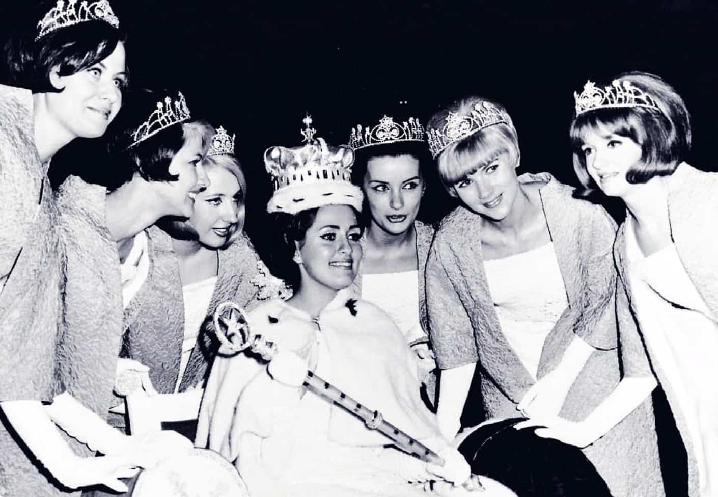 Les duchesses de 1967 entourent la reine Gaétane Lépine.