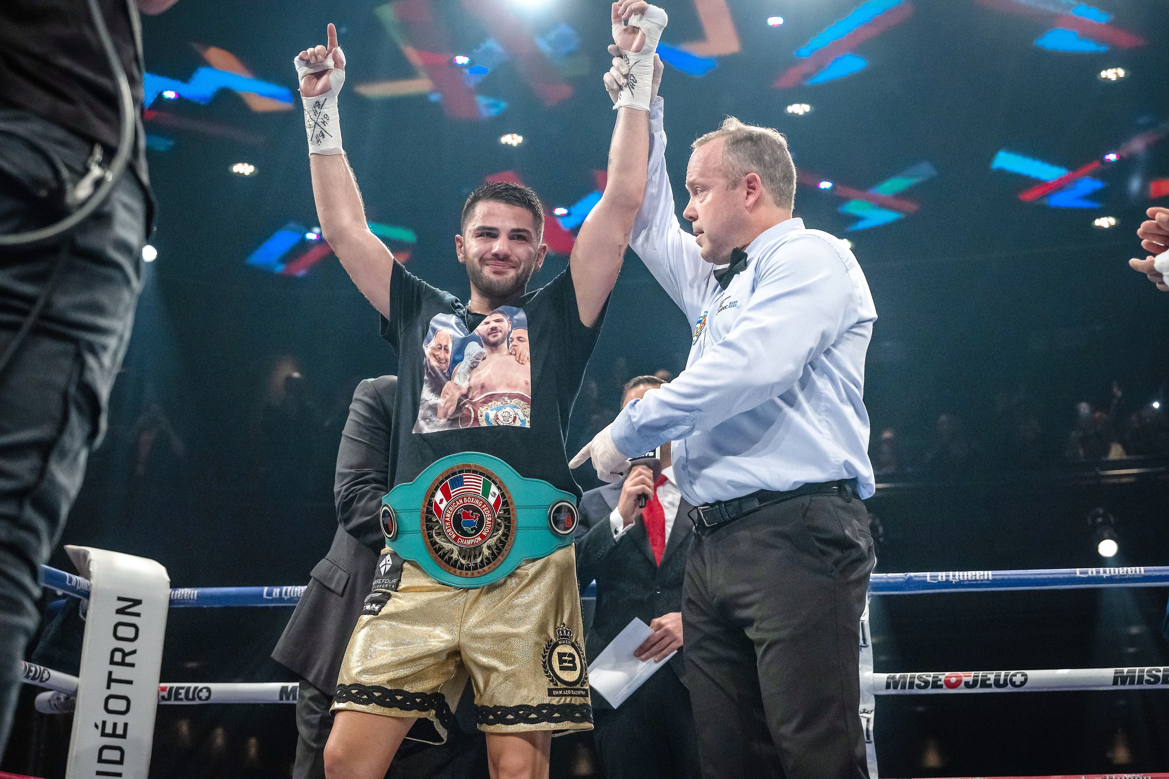 Erik Bazinyan a levé les bras après sa victoire par décision majoritaire des juges, jeudi soir, au Casino.