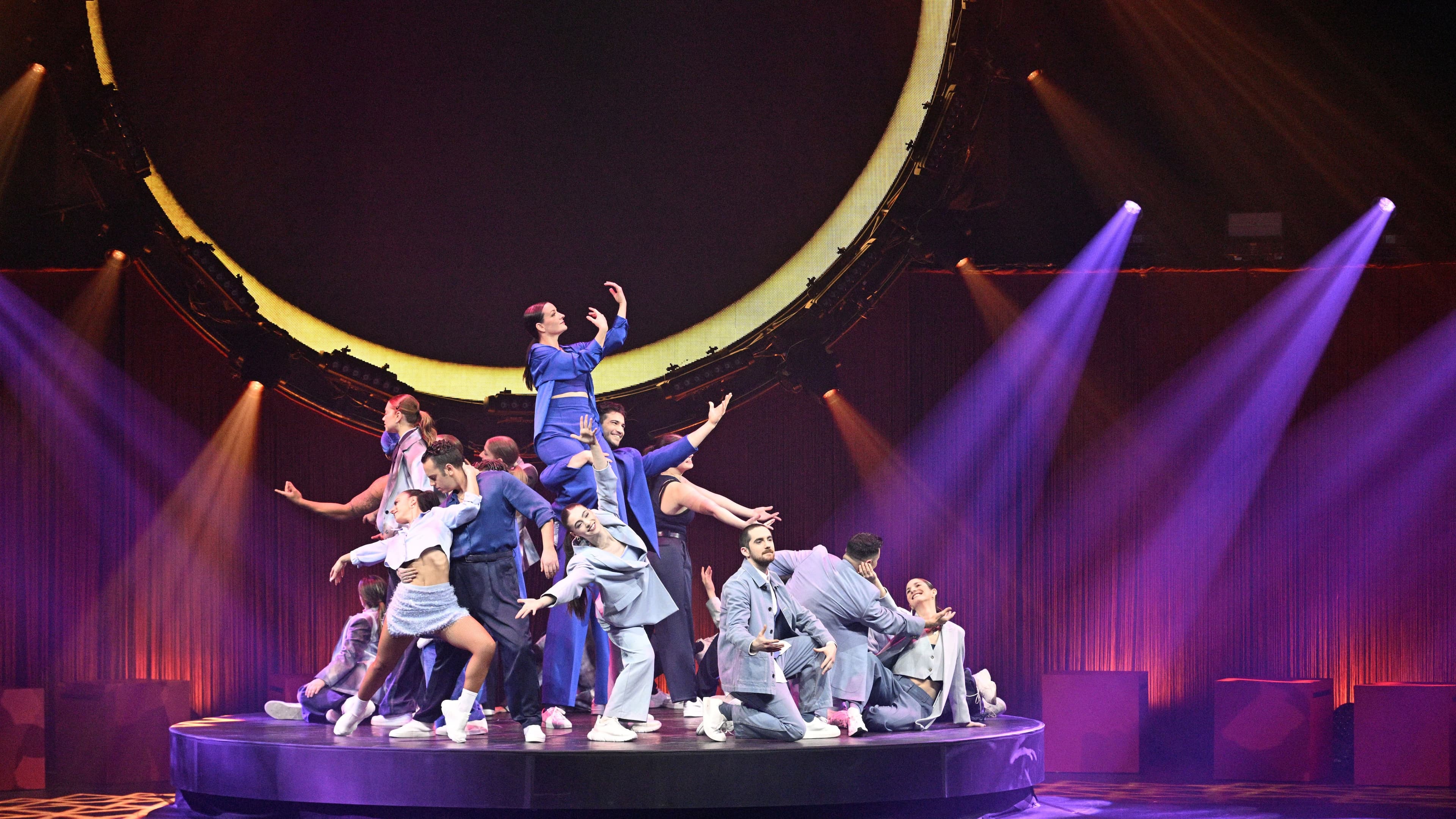 Les danseurs de Révolution en tournée lors d’une prestation au Théâtre Saint-Denis, à Montréal, jeudi.