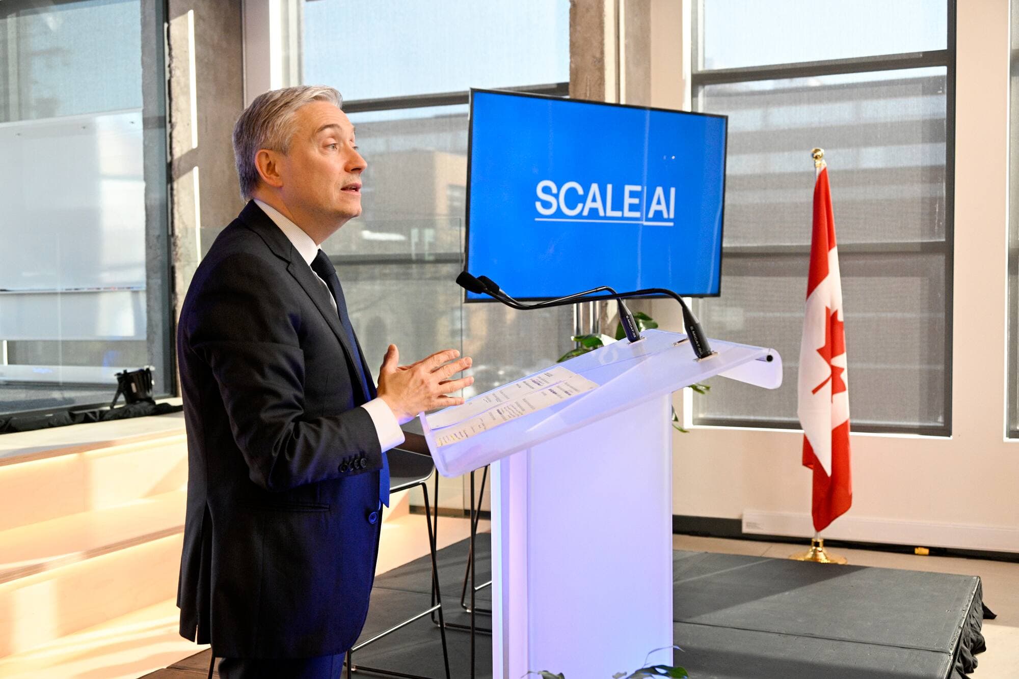 François-Philippe Champagne, ministre fédéral de l’Innovation, des Sciences et de l’Industrie, au point de presse d’hier, à Montréal, durant lequel SCALE AI a dévoilé pour plus de 97 M$ de projets au total.