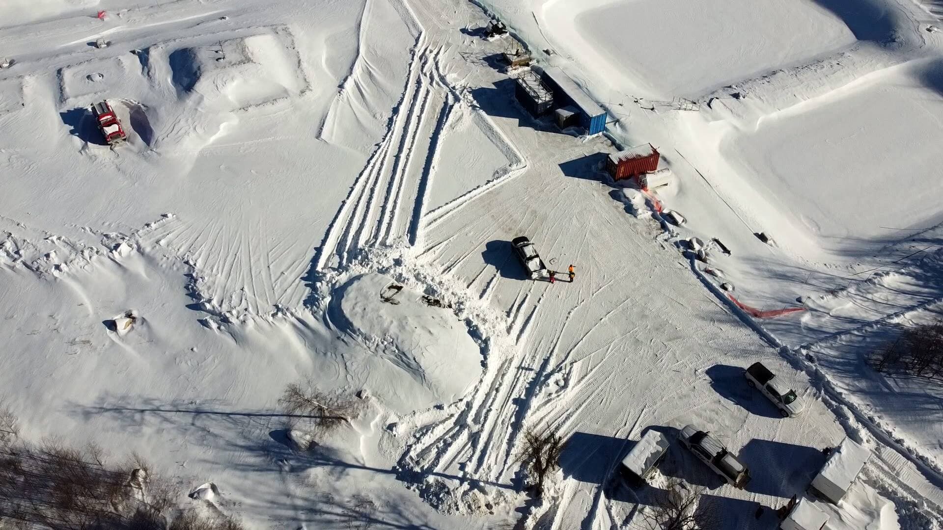 Des photos aériennes prises par notre équipe à Saint-Michel-des-Saints montrent à quel point l’exploration minière nécessite beaucoup d’équipement.