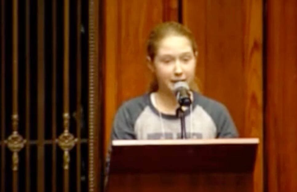 Mathilde Charron au conseil municipal, en mars 2018, alors âgée de 13 ans.