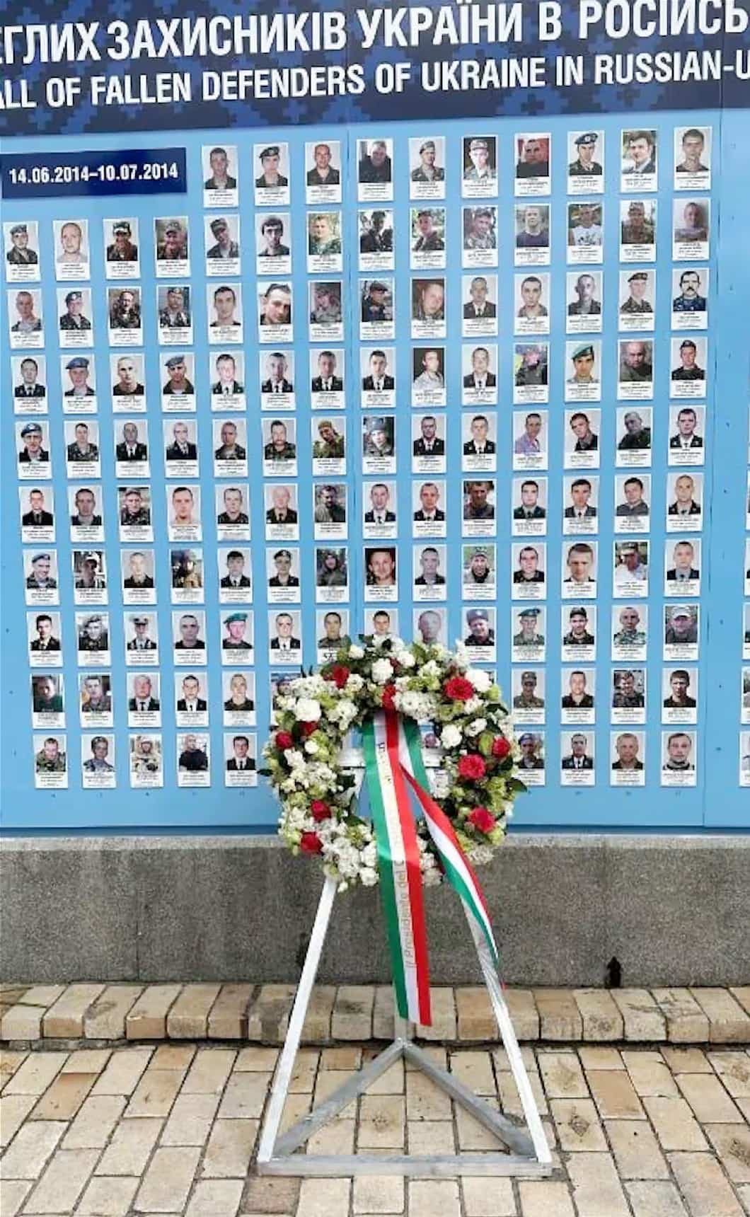Hommage à quelques-uns des milliers de soldats ukrainiens morts au front.