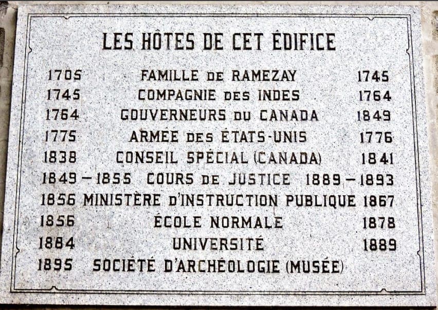 Une plaque au Château Ramezay rappelle qu’à l’époque, l’immeuble a été occupé par l’armée américaine.