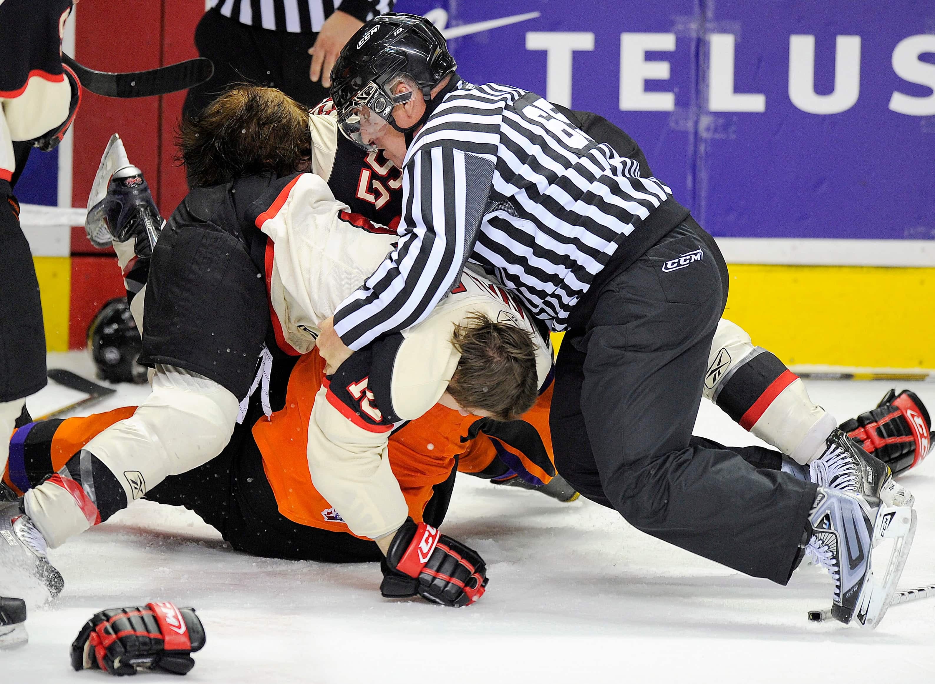 Les bagarres n’ont pas leur place au hockey, selon Dany Bernard, docteur en psychologie sportive.