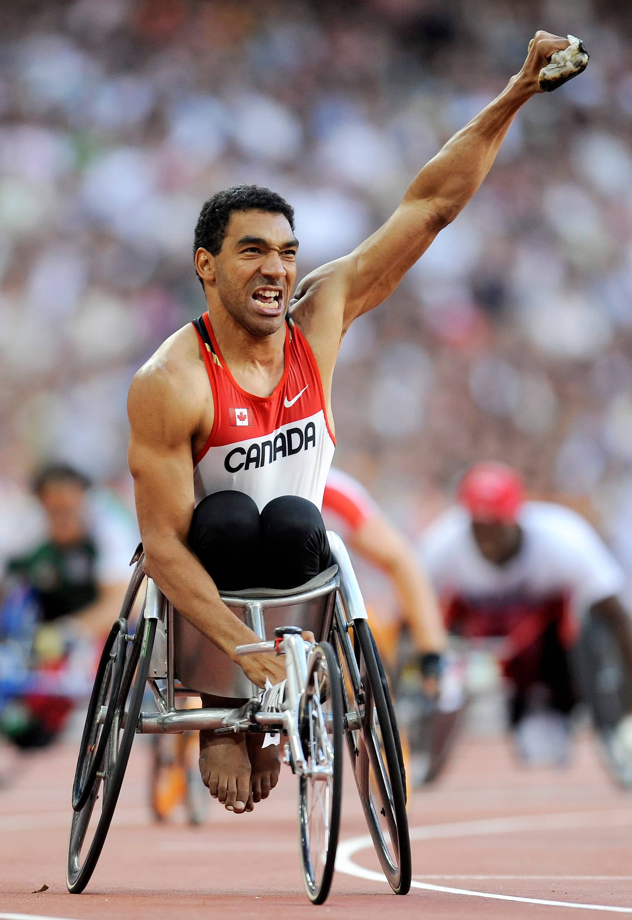 Dean Bergeron après avoir remporté une médaille d'or aux Jeux paralympiques de Pékin en 2008.