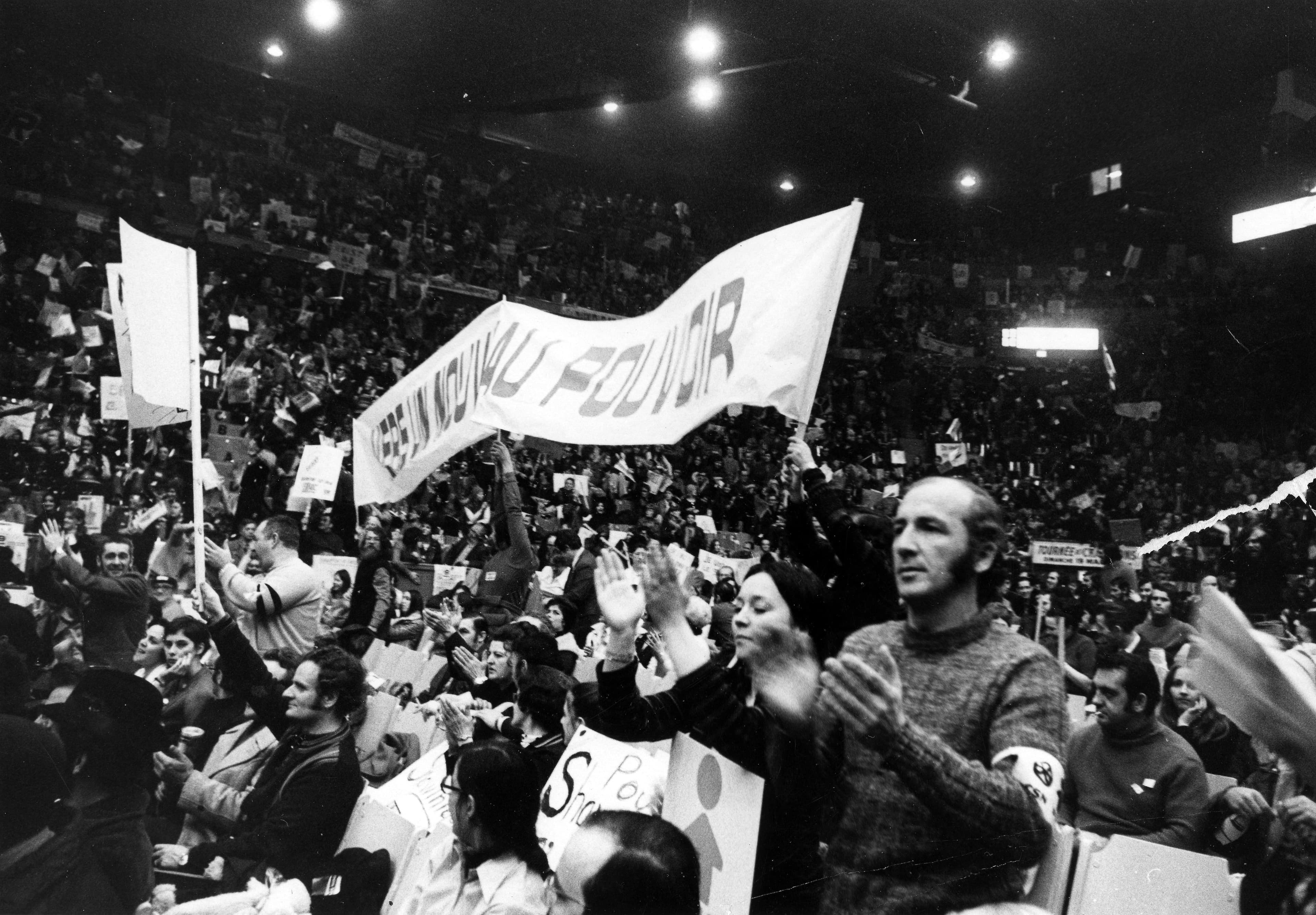 Le rassemblement du Front commun intersyndical s’est tenu au Forum de Montréal, de janvier à octobre 1972.