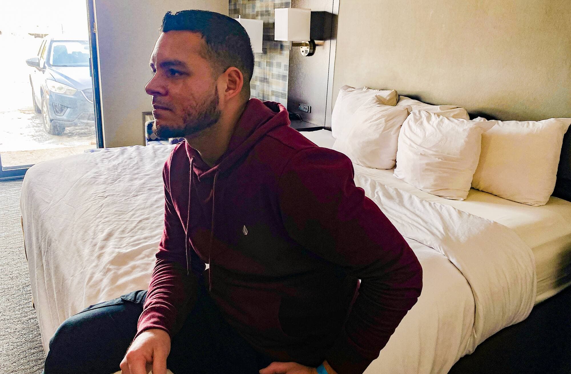 Eduardo (nom fictif), originaire du Venezuela, rongeait son frein dans un hôtel de Pointe-Claire en attendant de pouvoir travailler.