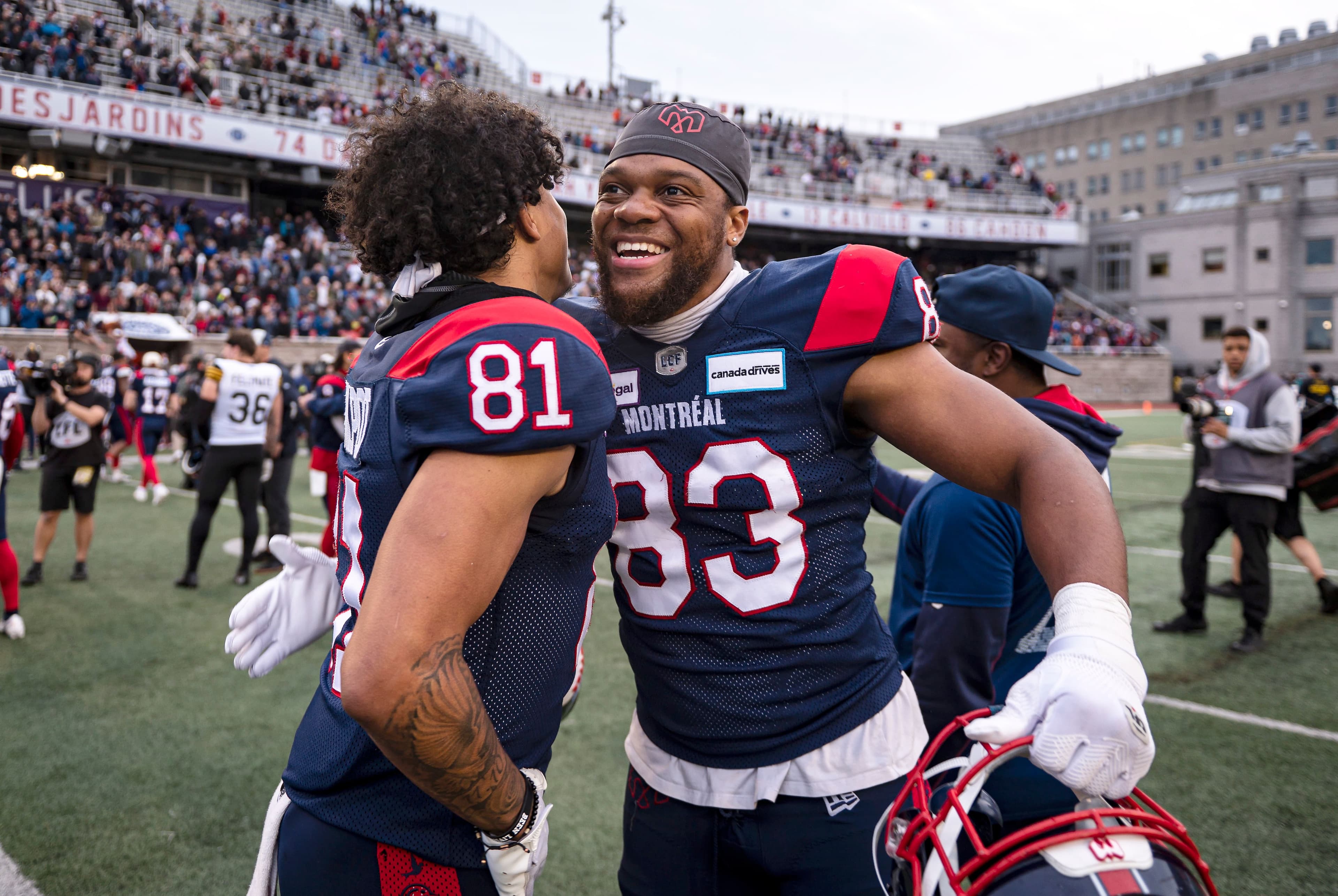 Tyson Philpot et Cibasu Regis après la demi-finale de l’Est face aux Tiger-Cats de Hamilton le 6 novembre.