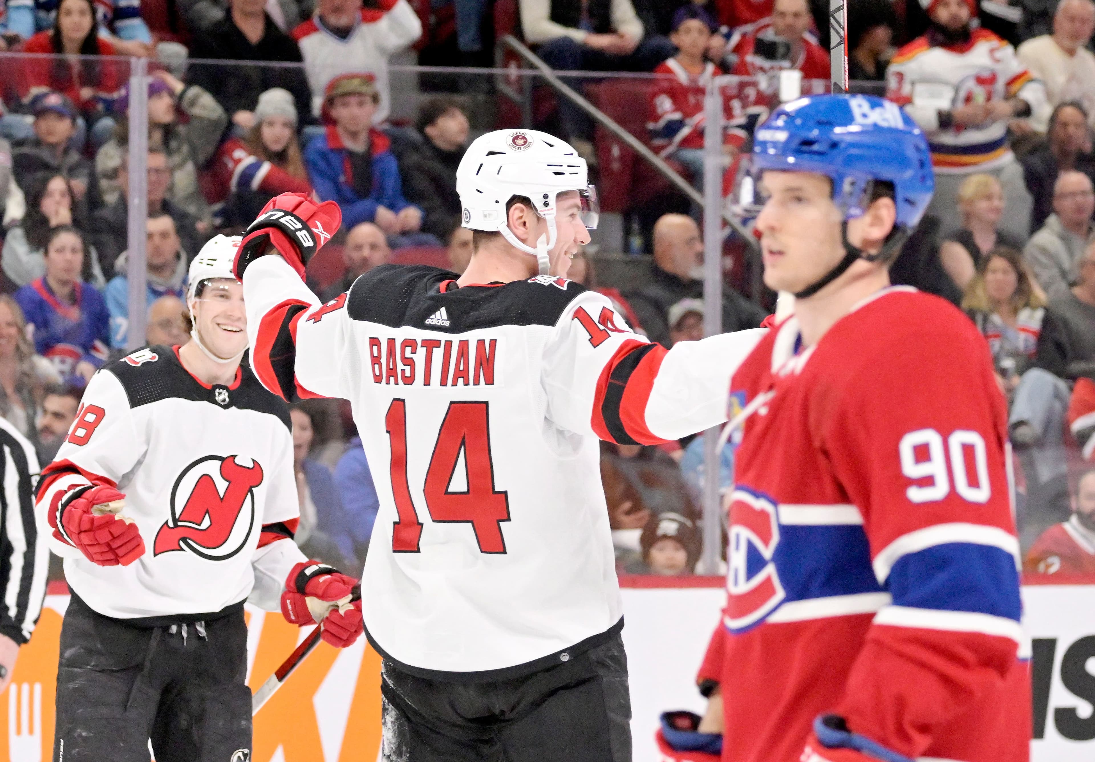 Anthony Richard a regardé impuissant Nathan Bastian célébrer le premier but des Devils du New Jersey, samedi, au Centre Bell.