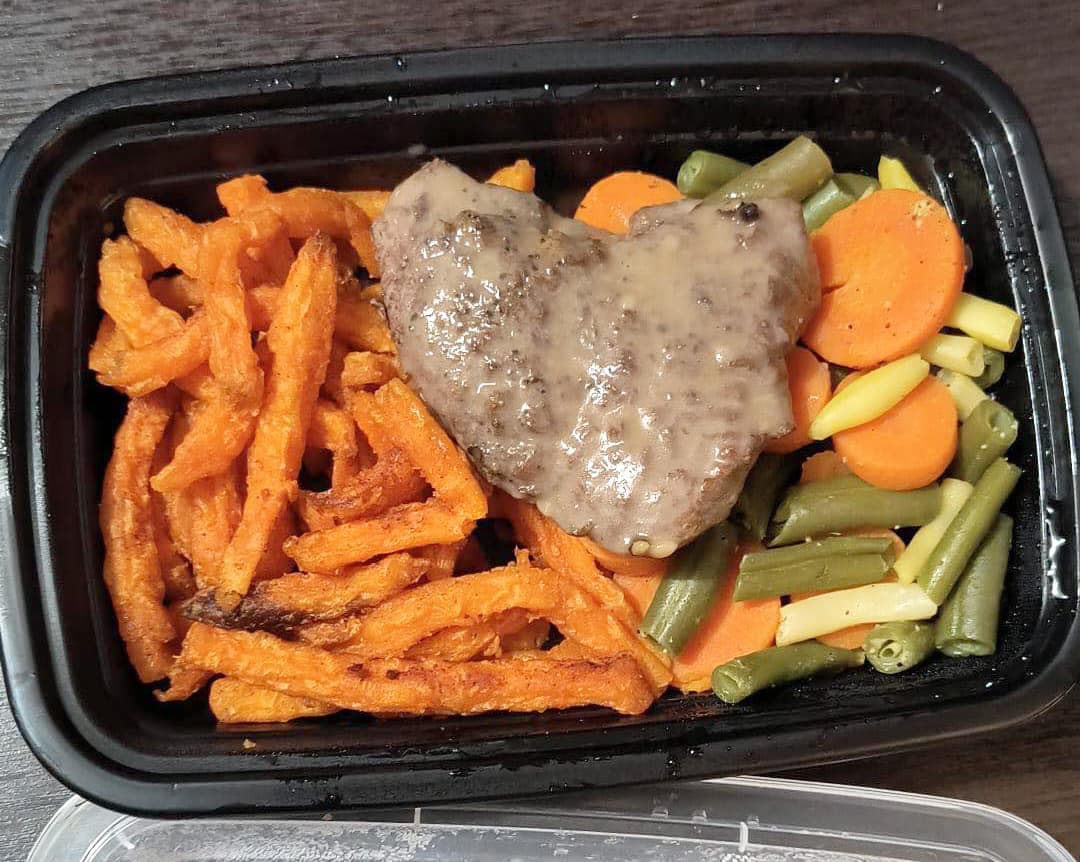 Une viande en sauce, froide, servie comme souper.