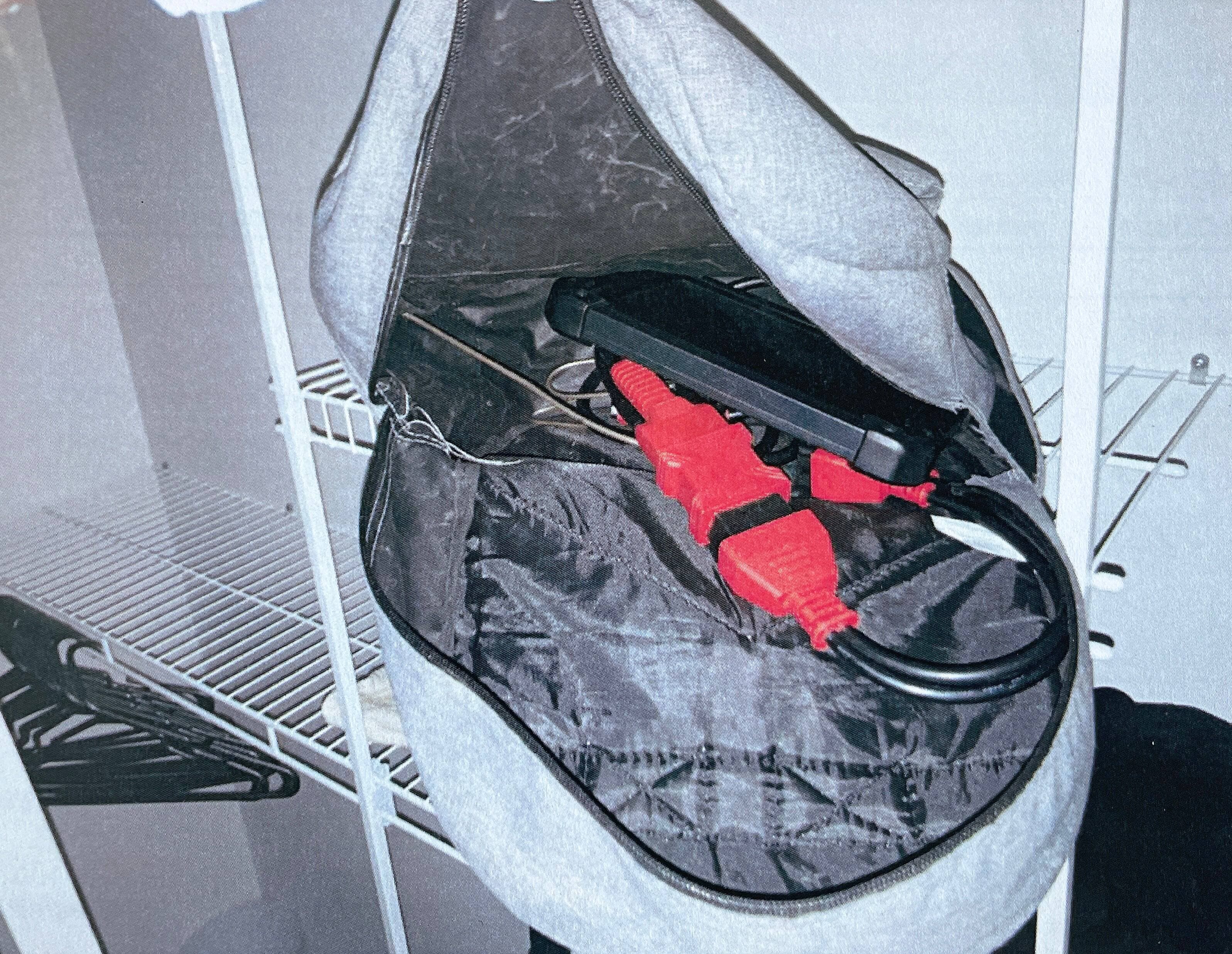 Ce qui a toutes les apparences d’un appareil servant à cloner les clés intelligentes de véhicules a été découvert dans un sac à dos à l’intérieur du Airbnb.