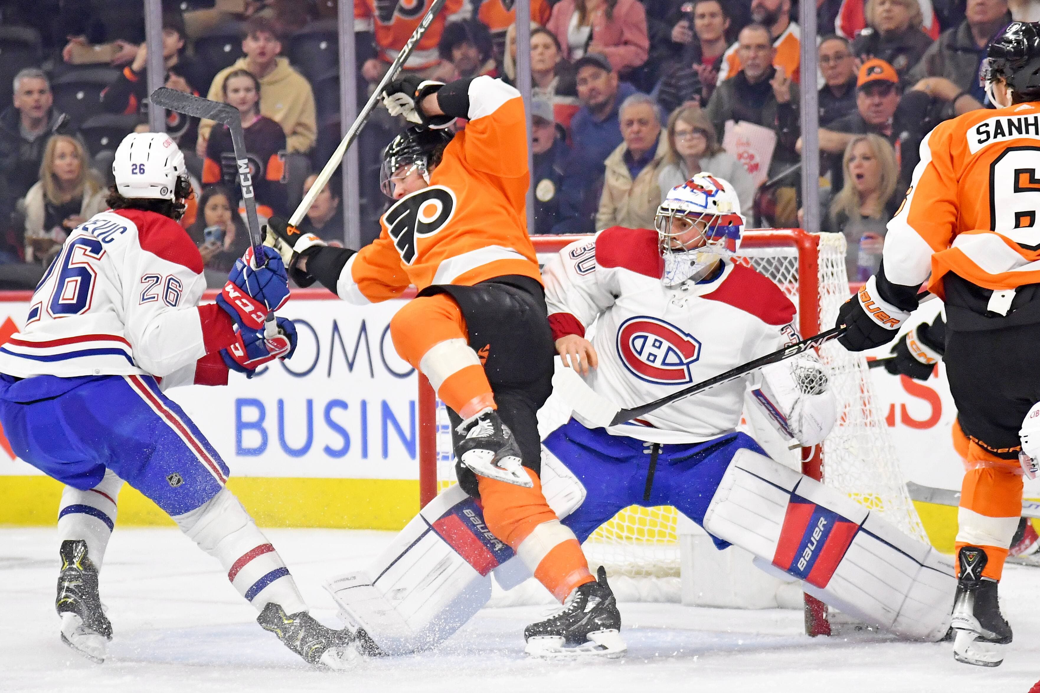 Cayden Primeau a connu une bonne sortie à Philadelphie, malgré parfois une circulation dense devant lui.