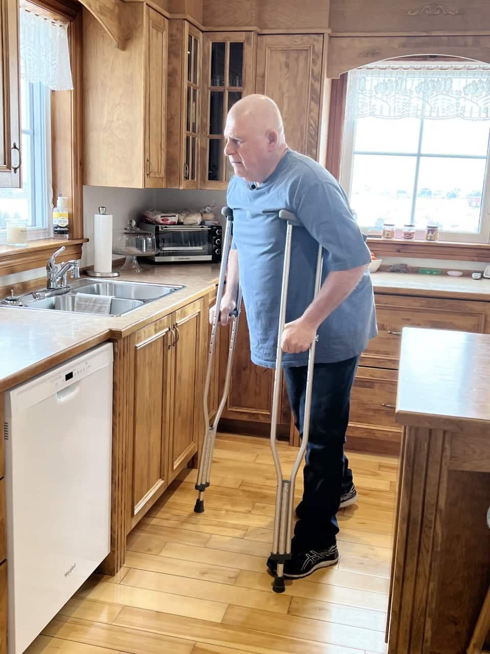 Richard Arseneau, dont l’opération à un genou a été reportée à cause d’un vol annulé.