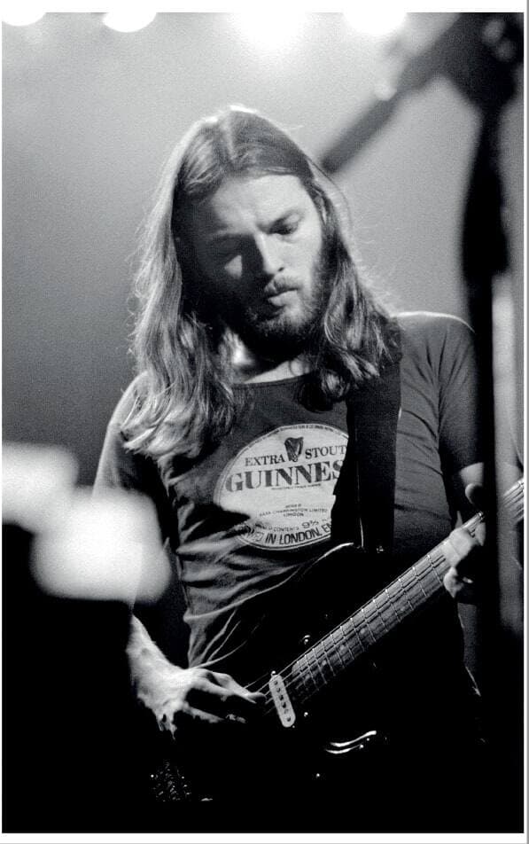 Décembre 1974, David Gilmour en spectacle, à l’Hippodrome, Birmingham, Royaume-Uni.