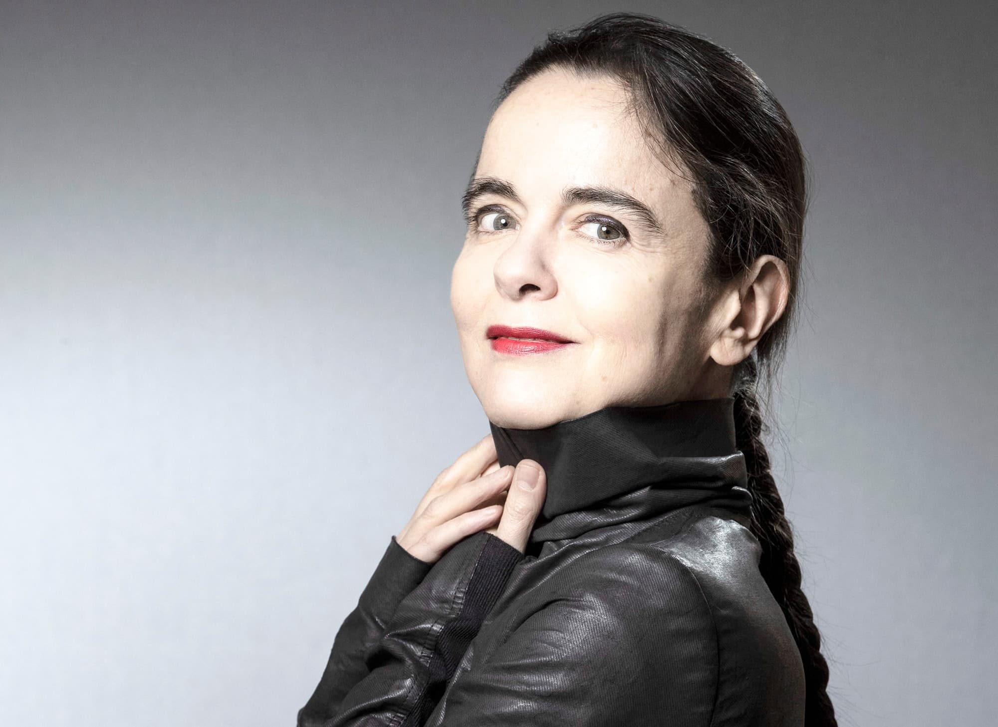L’écrivaine Amélie Nothomb présentera un spectacle littéraire au Théâtre Capitole le jeudi 13 avril à 19 h. Elle sera en dédicaces le 13 avril, le 14 avril et le 15 avril.